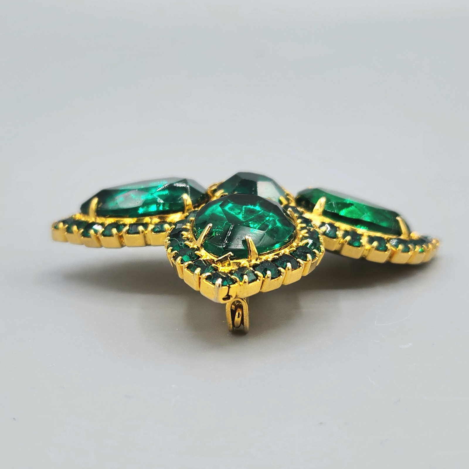 Vintage Green Teardrop Halo Rhinestone Gold Tone Three Leaf Brooch