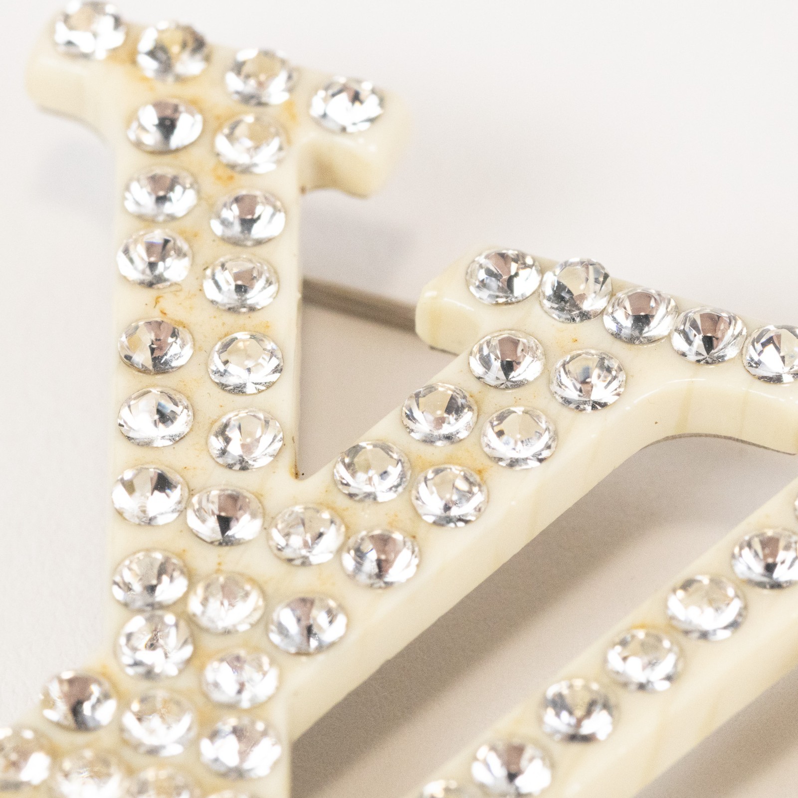 Louis Vuitton M65490 That’s Love Pin Brooch Resin Rhinestone Ivory Rare