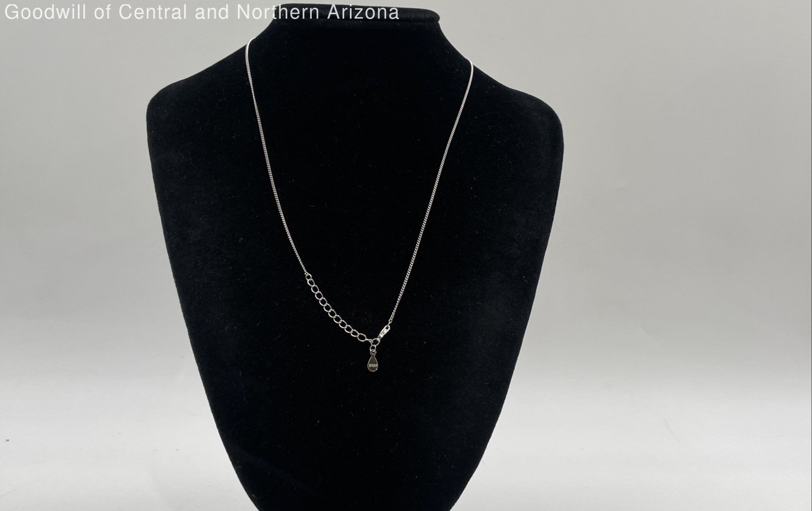 Yix Nahz 925 Sterling Silver 18″ Cross Necklace I.O.B 1.95g