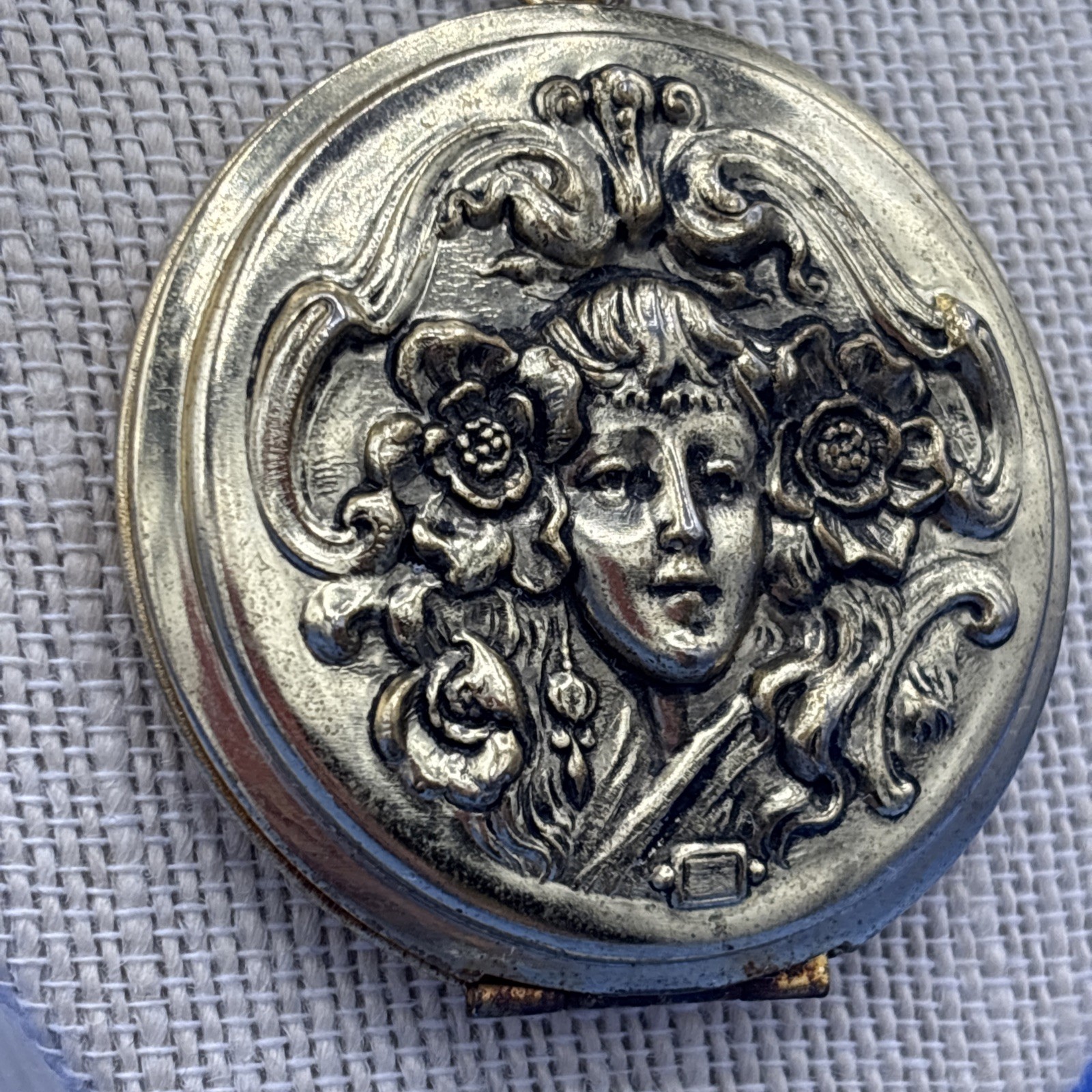 Vintage Whiting Davis Art Nouveau Lady Compact Locket Necklace 30” Gold Tone