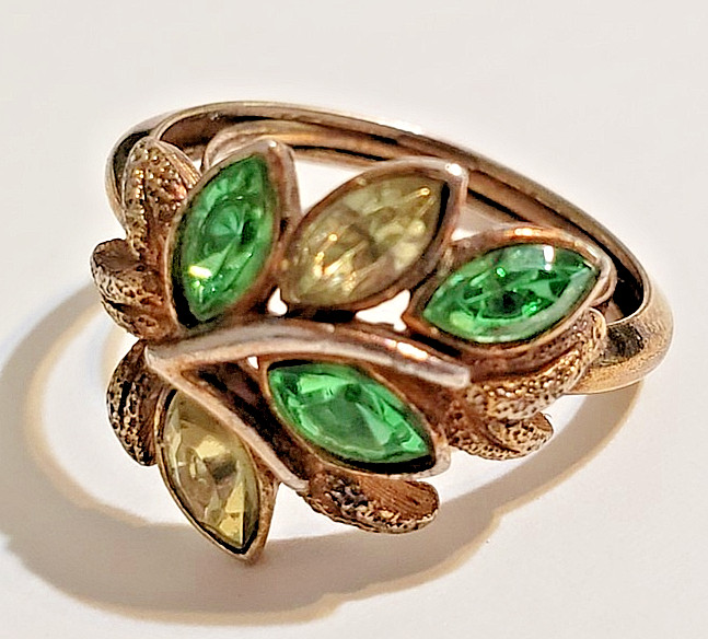 Vintage 1974 Avon Leaf Lights Ring Peridot & Jonquil Colored Stones – Size 7