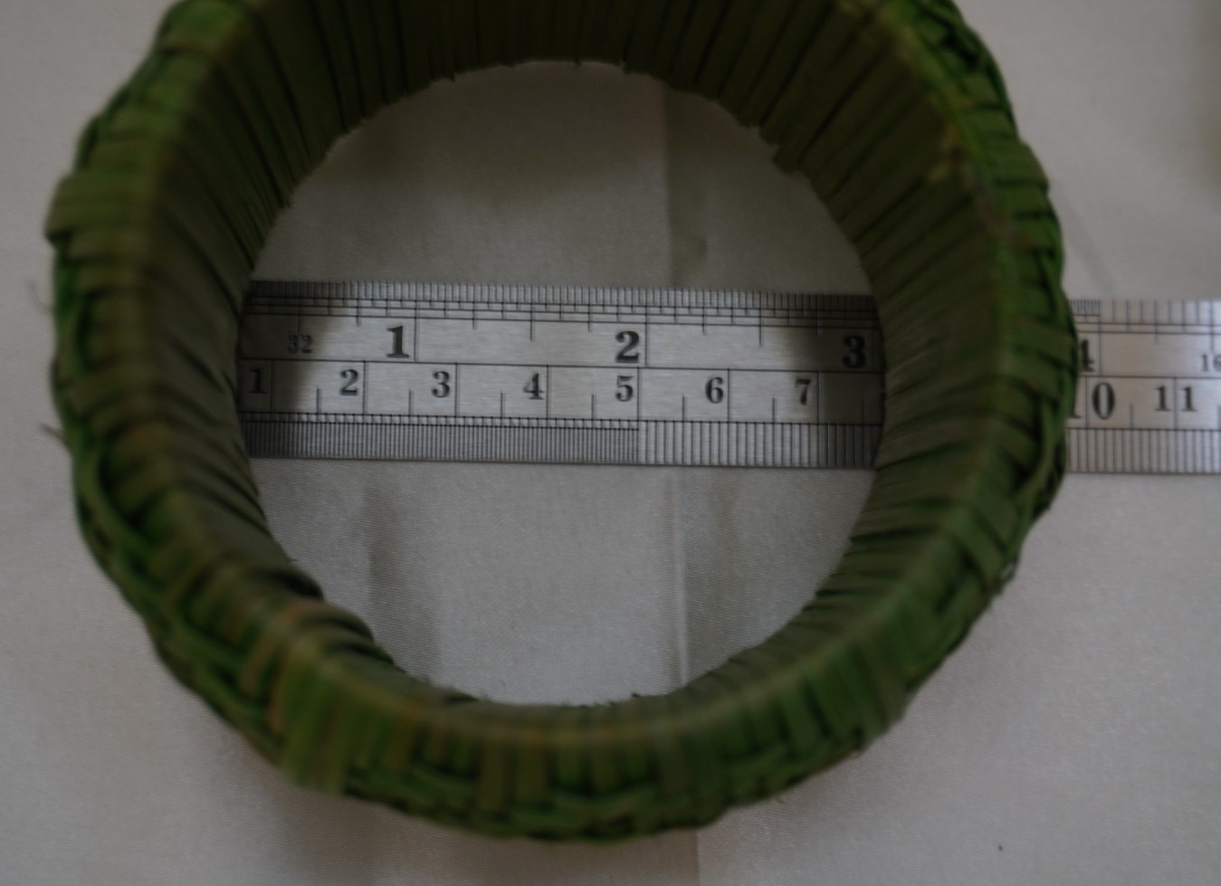 VTG Boho Lime Green Bangle Set – Woven Raffia Straw & Crackle Texture Cuff 2pc