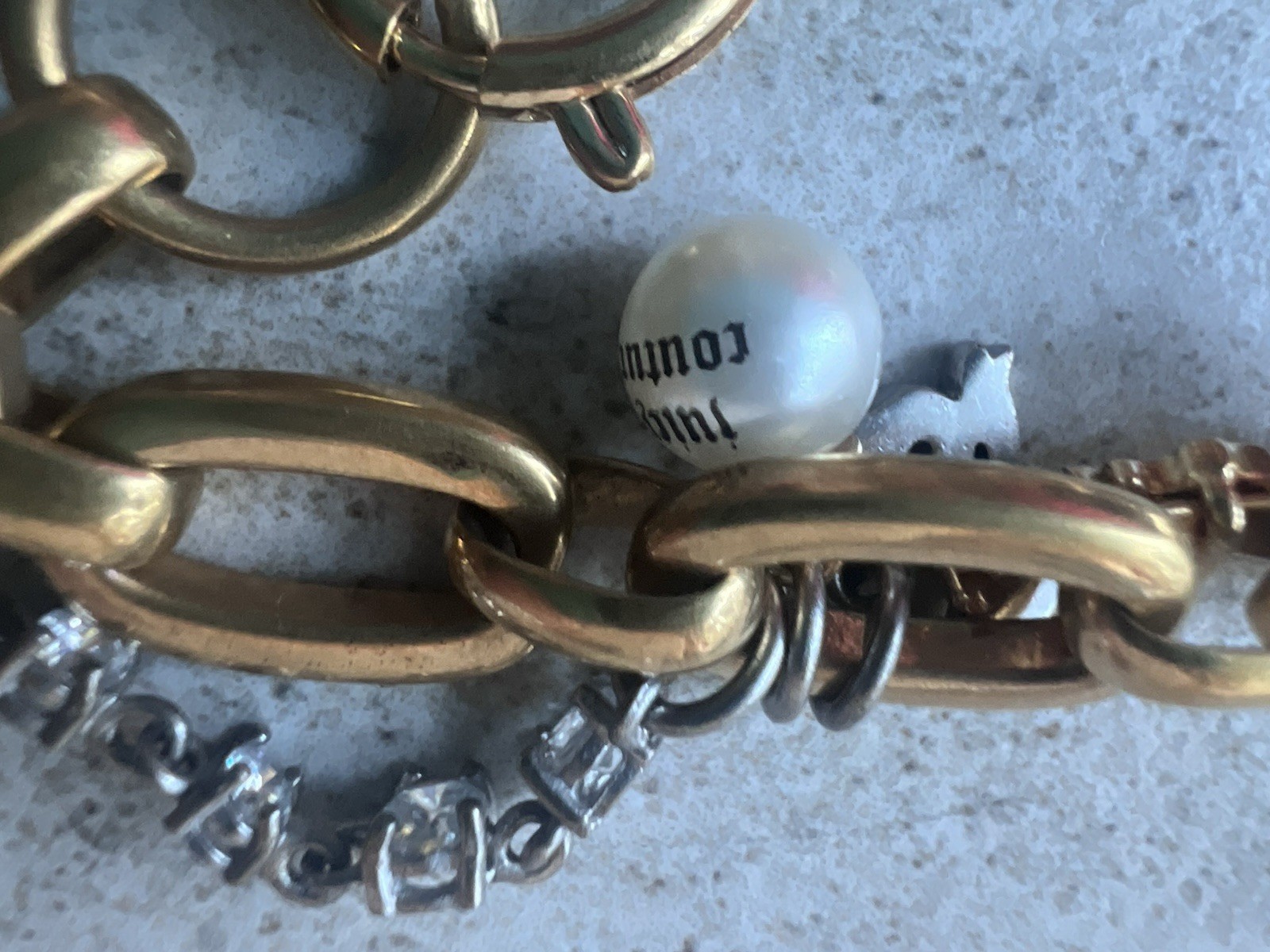 Juicy Couture Let Them Eat Couture Pearl Dangle Charm Bracelet Gold Tone 7.5” C5