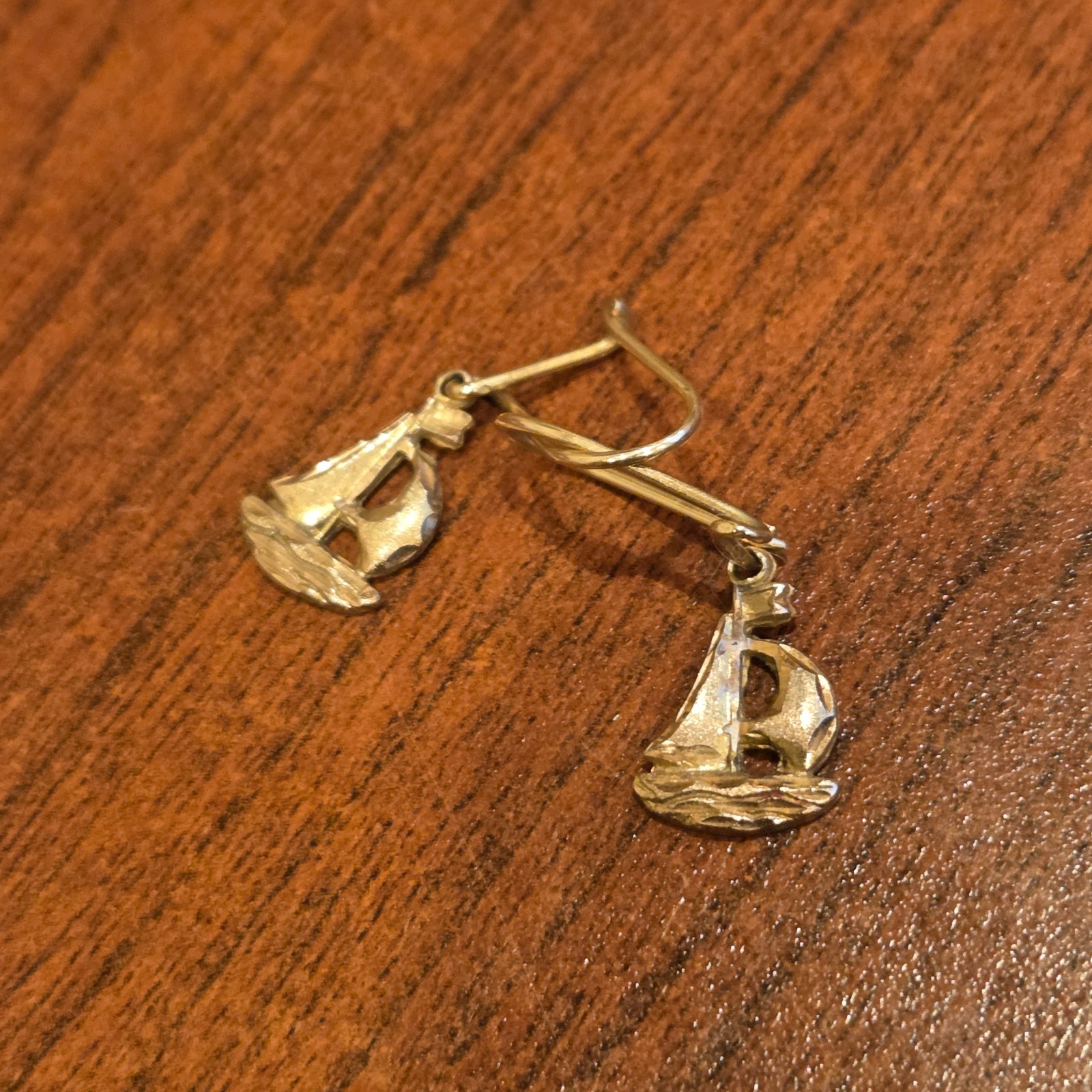 10K Solid Yellow Gold Diamond Cut Sailboat Dangle Drop Earrings Kidney Wire