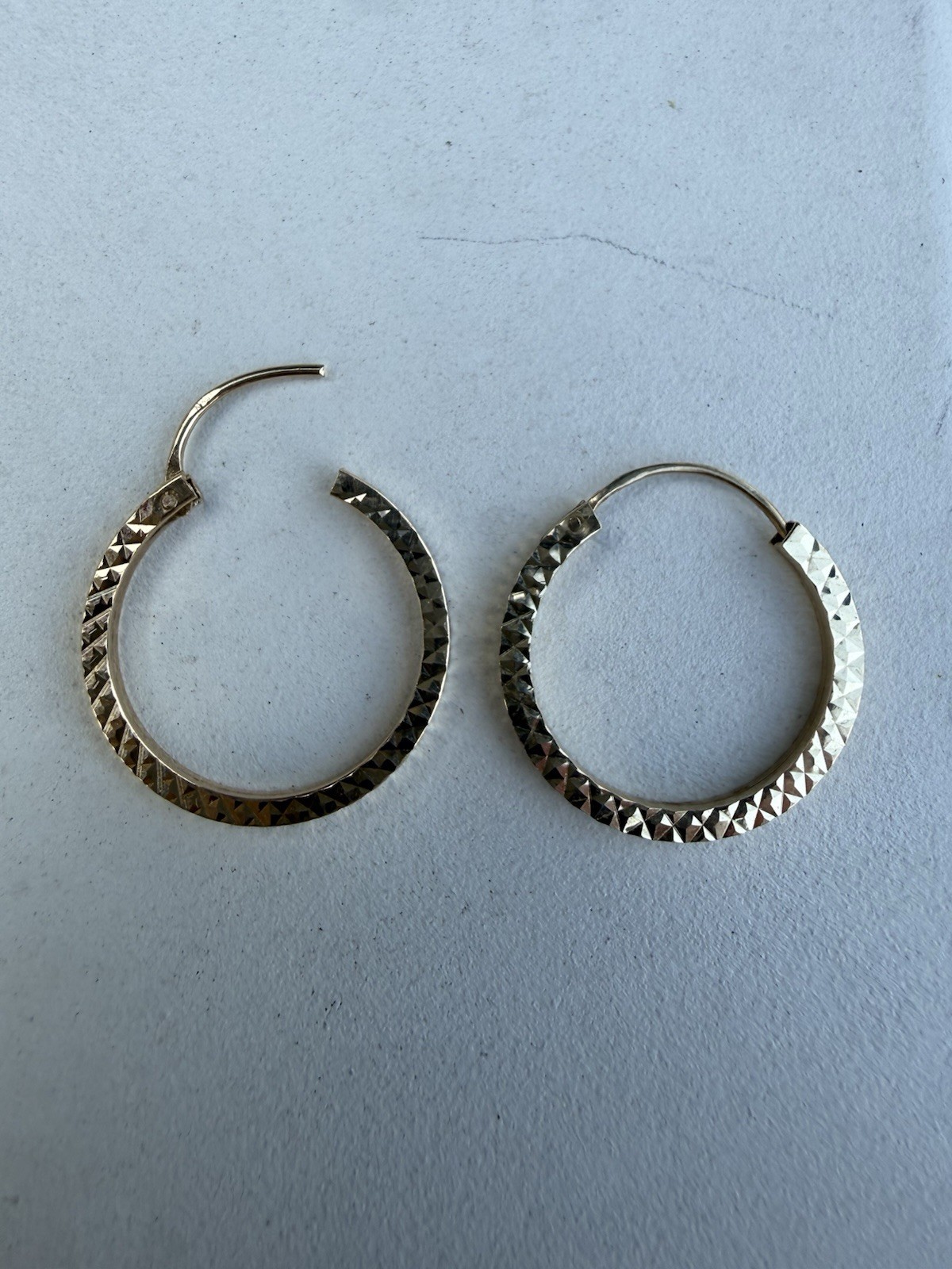 Vintage 14k Yellow Gold Endless Style Faceted Geometric 15mm Hoop Earrings