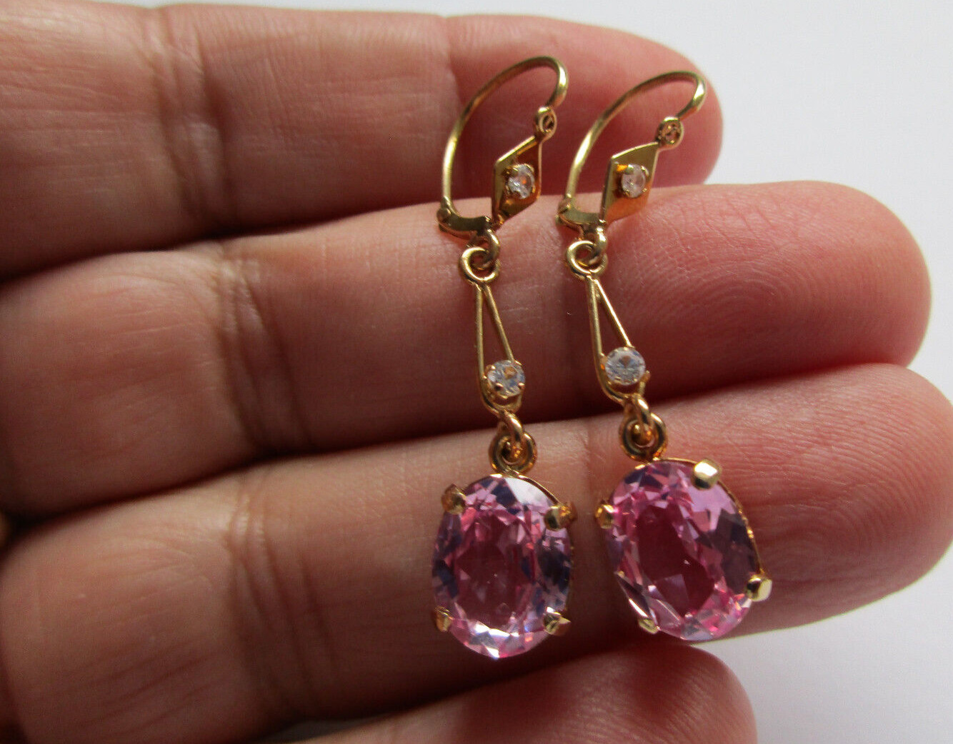 18K Gold Earrings 1.50″ Long 4.40 Grams