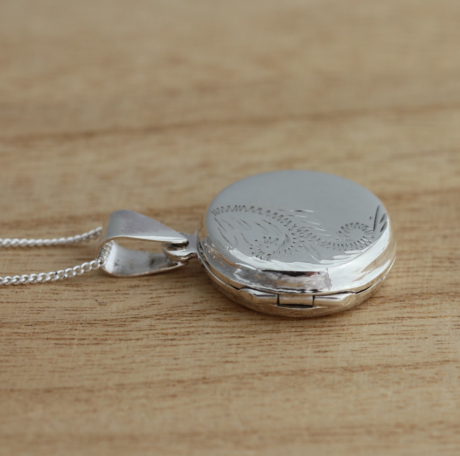 Solid 925 Sterling Silver Engraved Round Photo Locket Pendant Necklace Gift Box