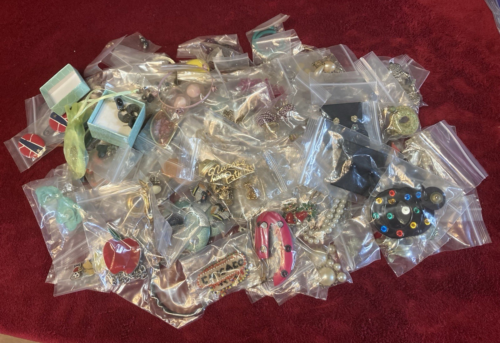 2,000 PCS Jewelry Rings Earrings Necklaces Bracelets Broches Pins $Maker$ Lot