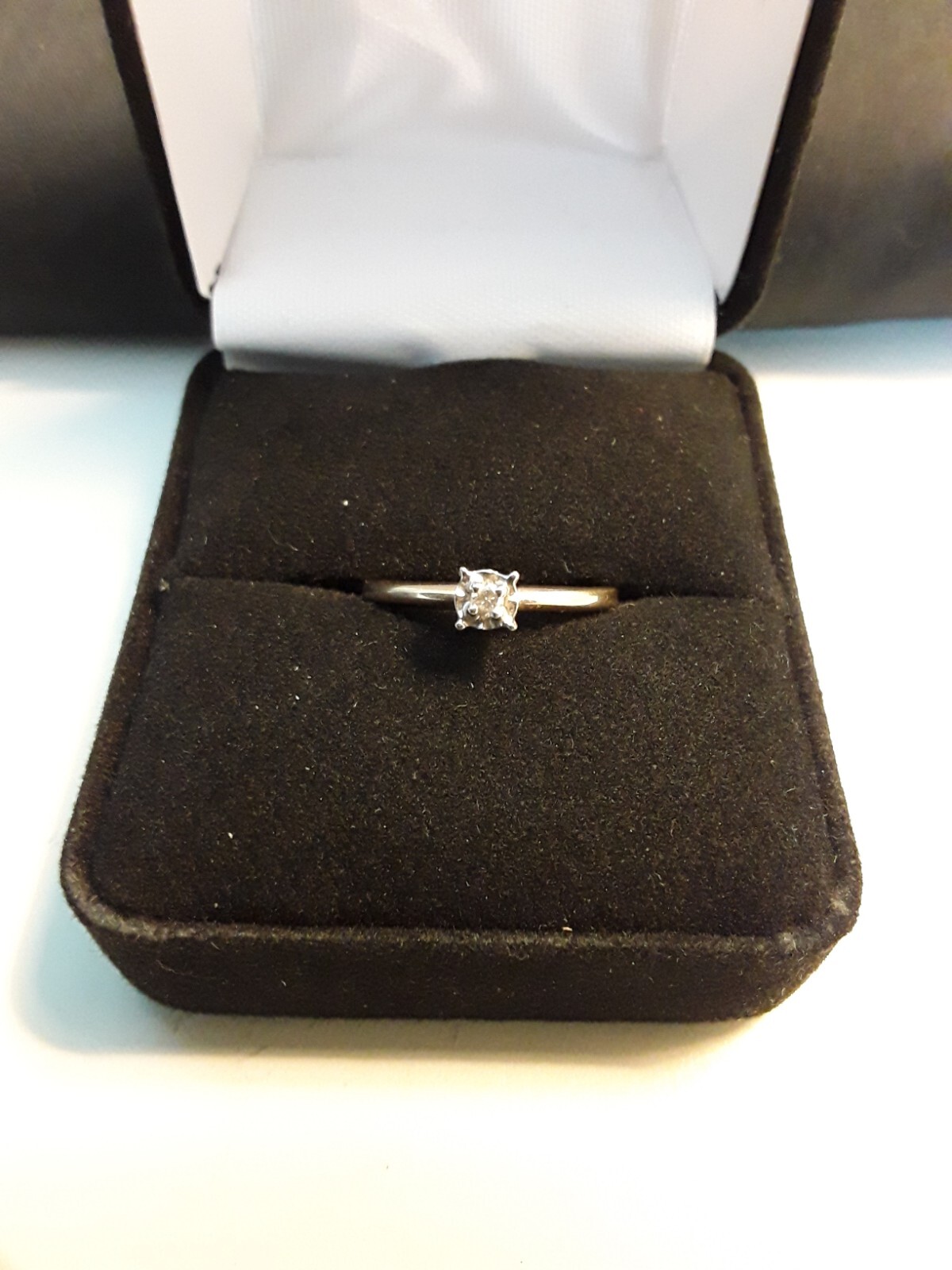 Vintage diamond ring 10K size 5 3/4 Tested Genuine 1OK,NATURAL DIAMOND ! Nice