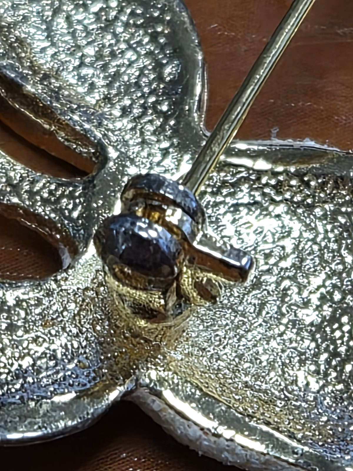 Vintage 90’s Christmas Holiday Glitter & Gold Tone Reindeer Enamel Pin / Brooch