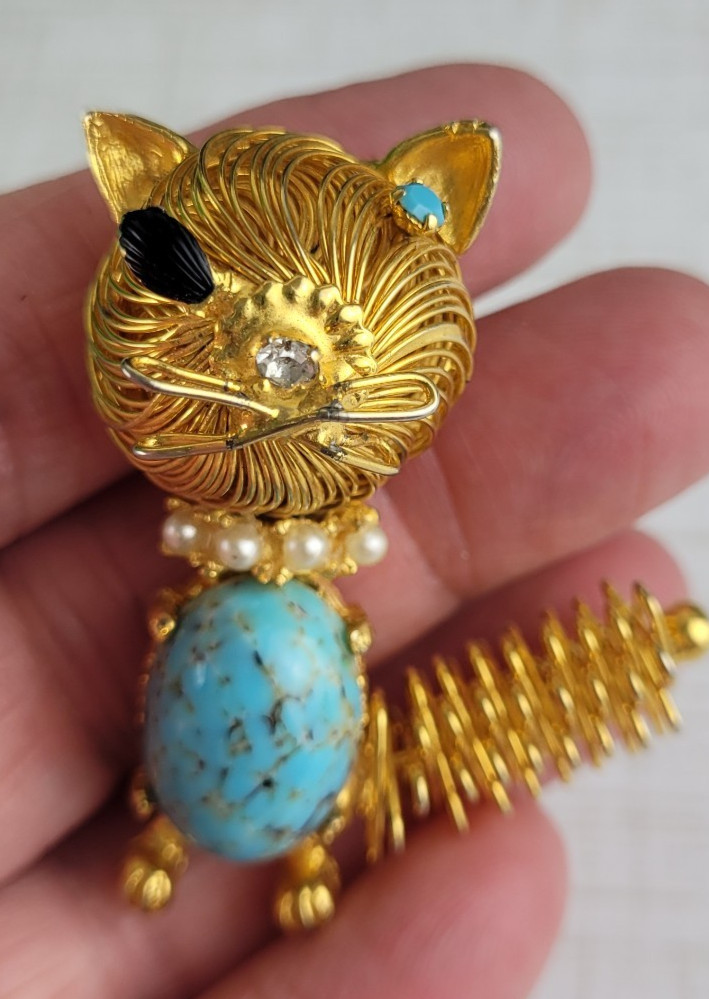 Gold Tone Cabochon Belly Crazy Cat Brooch Modern Reproduction