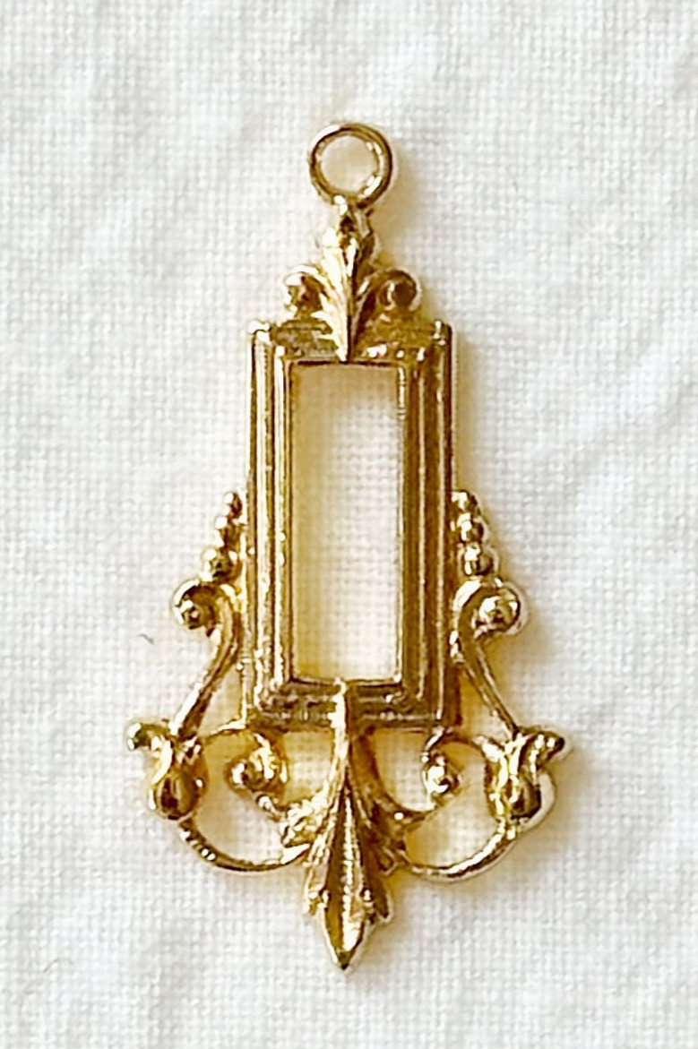 Jewelry Stamping – French raw brass pendant w/14K gold plate – 12 pcs.