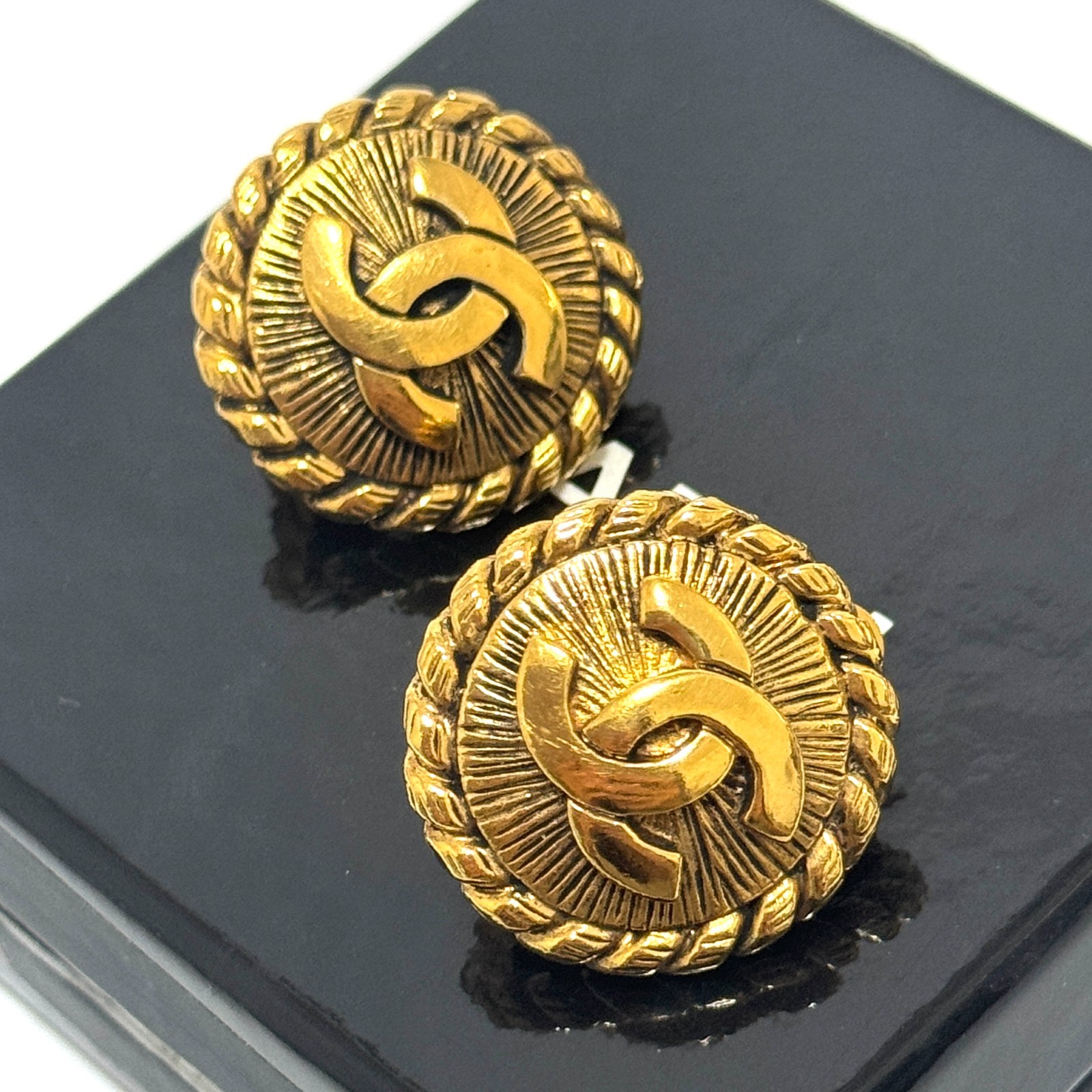 CHANEL 2400 Round Earrings Coco Mark CC Logo Gold Vintage Clip-On Jewelry JAPAN