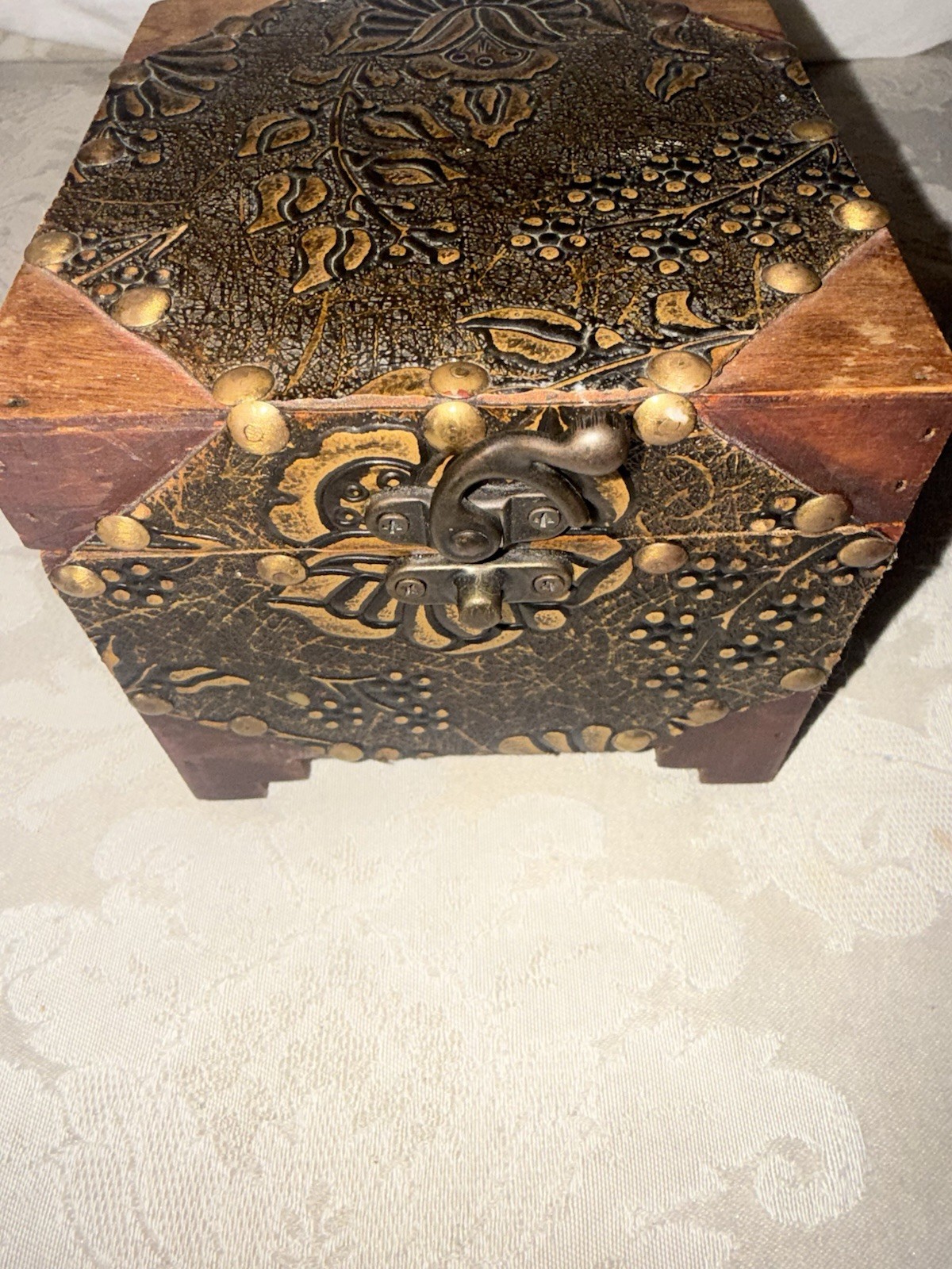 Vintage Treasure Jewlery Box Metal Engraved Floral Pattern Metal Clasp Rare