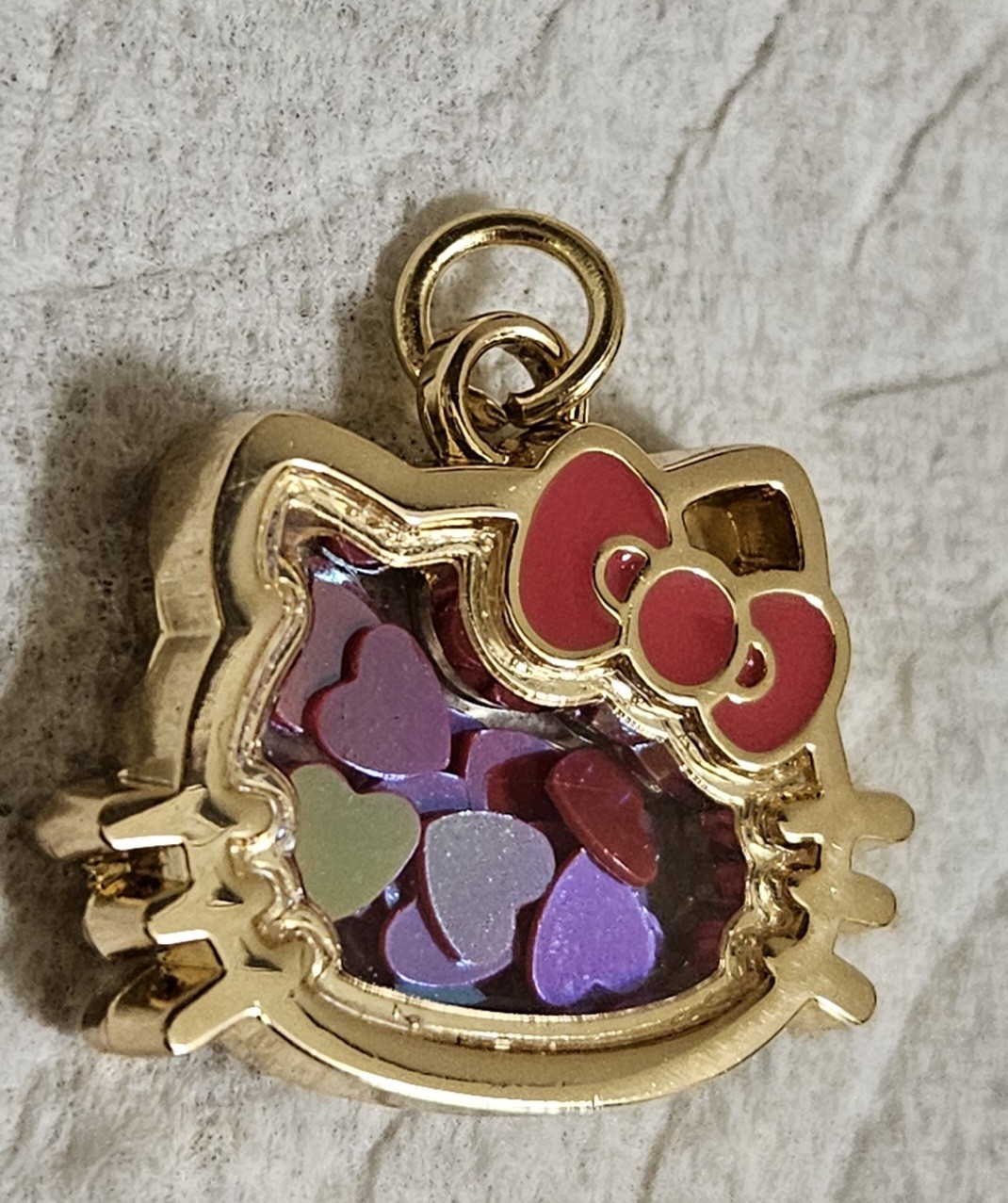 SANRIO HELLO KITTY GOLD TONE HEART CONFETTI SHAKING GLASS PENDANT CHARM