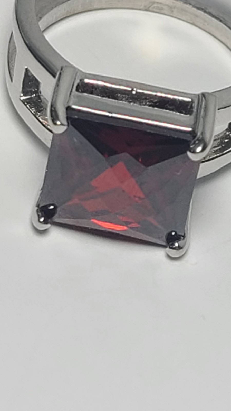 .925 Sterling Silver Solitaire Red CZ Princess Cut Art Deco Ring Sz 7.75 (J2)