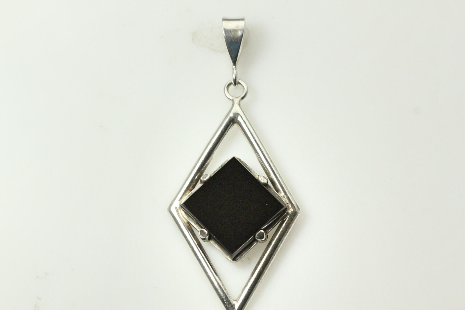 925 Sterling Silver Kite Shaped Black Stone Pendant 11.5 Grams (PEN6477)