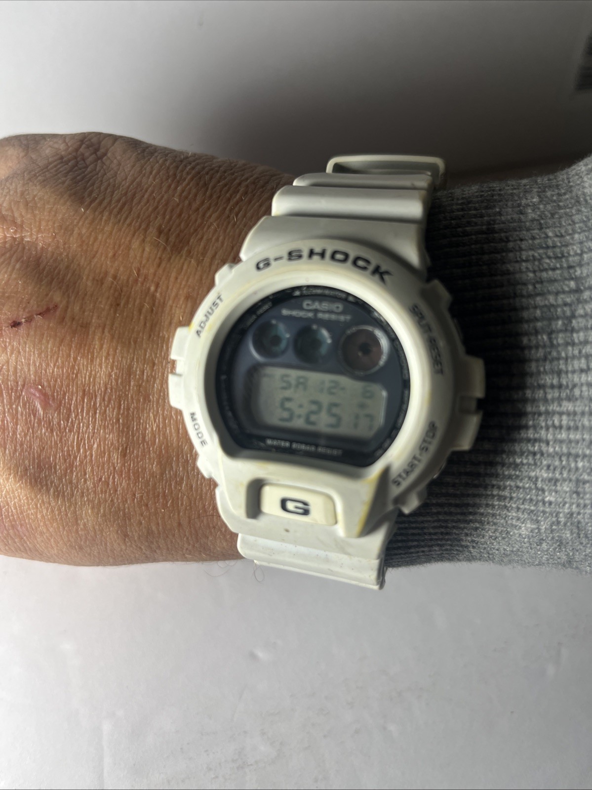 Classic Casio G-SHOCK DW-6900FS (3230 white