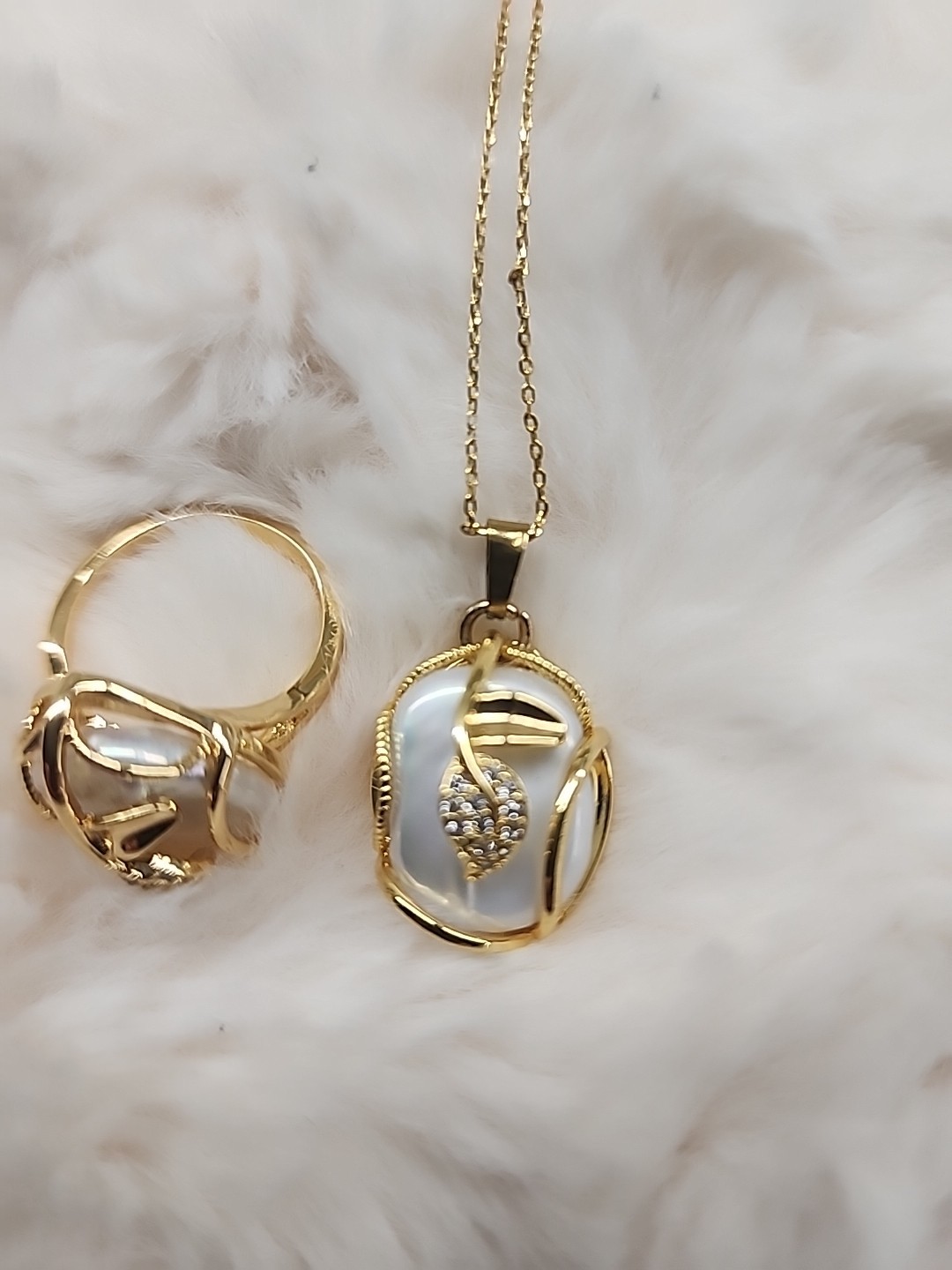 Philippines Fresh Water Peal Gold Tone Pendant Necklace With Matching Ring