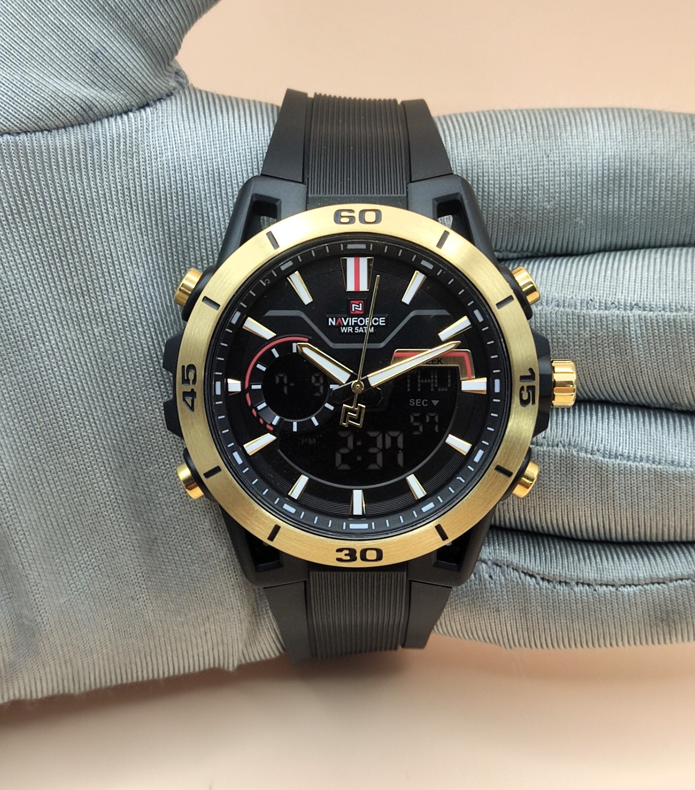 #Rare Naviforce Black Dial Digi Ana Rubber Band Refurbished Men’s Wrist Watch