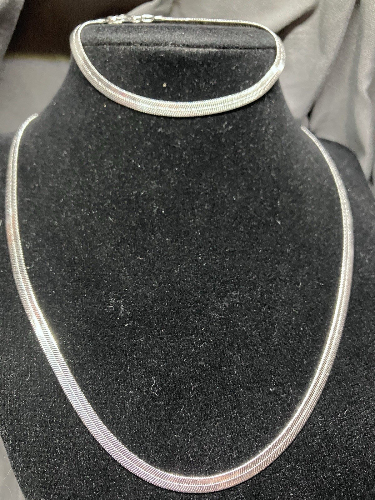 Womens Sterling silver 925 18 in Herringbone necklace & 8 in Bracelet set