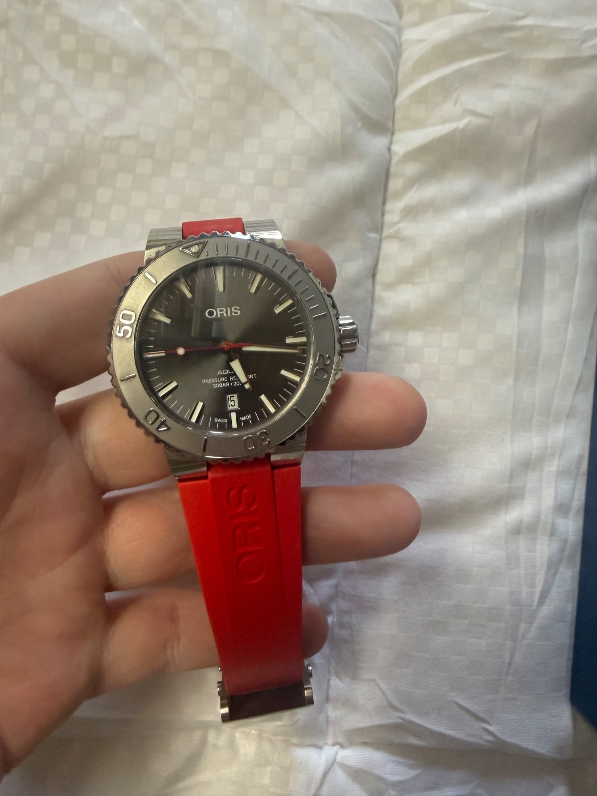 ORIS Aquis Date Relief – Red – w/box