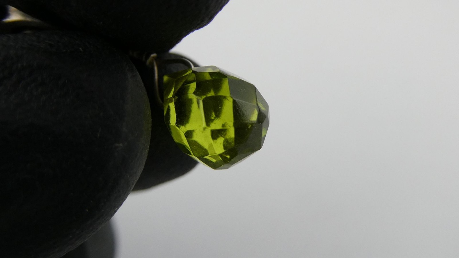 Sterling Silver Faceted Green Glass Briolette Bead Charm Pendant 2.8g 1.5 Inches
