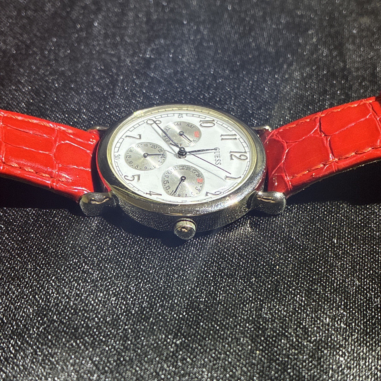 GUESS G65174L Women’s Quartz Analog Watch White Dial Red Leather Strap Day/Date