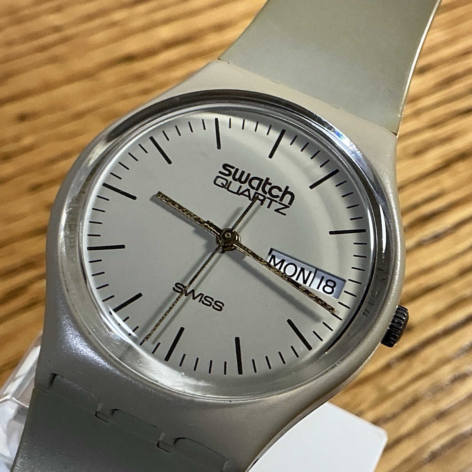GT702 – 1983 – TAN – FIRST YEAR OF SWATCH – 34mm