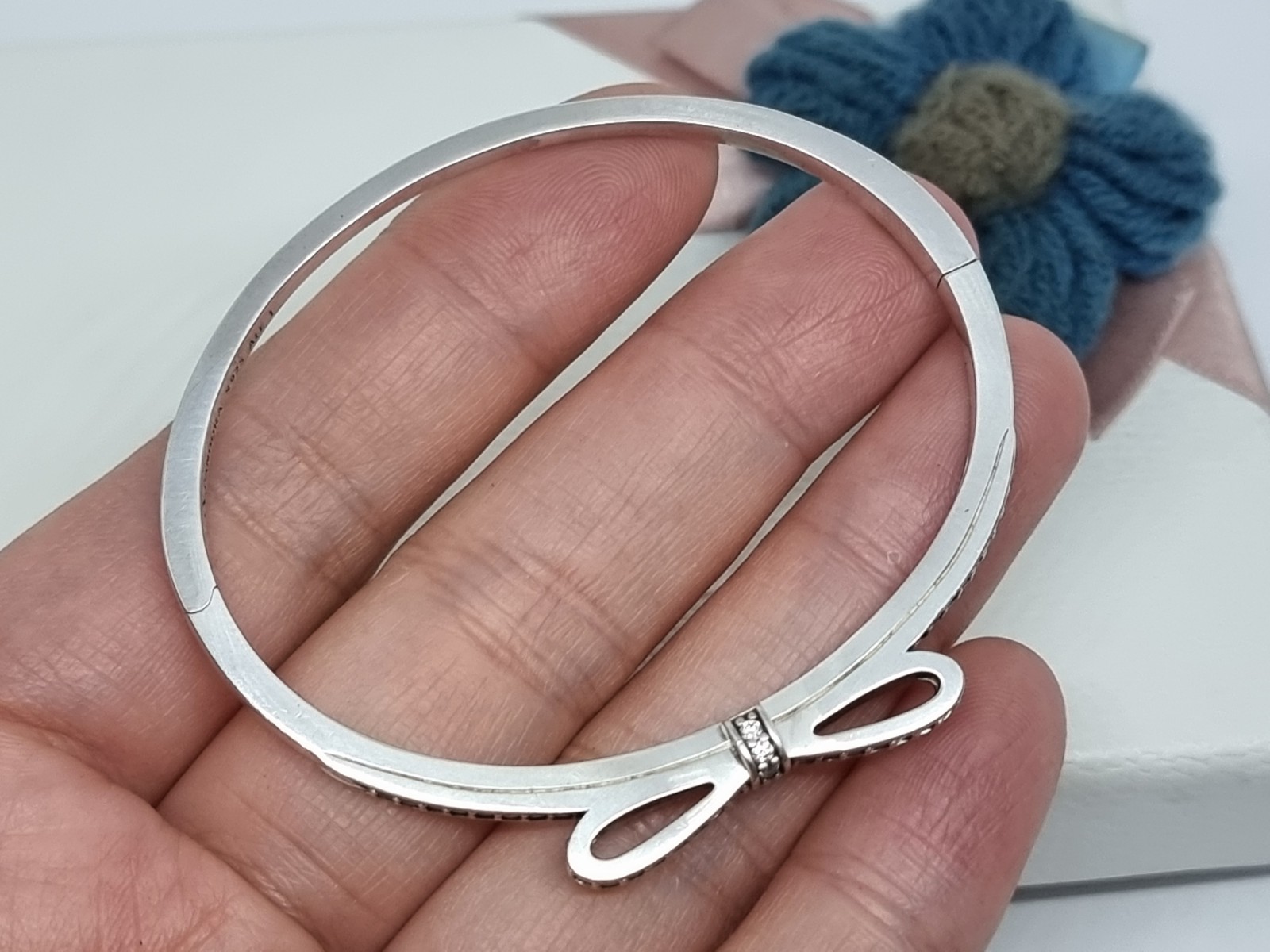 BOXED Genuine Pandora Silver Sparkling Bow Bangle Size 1 💕 16cm