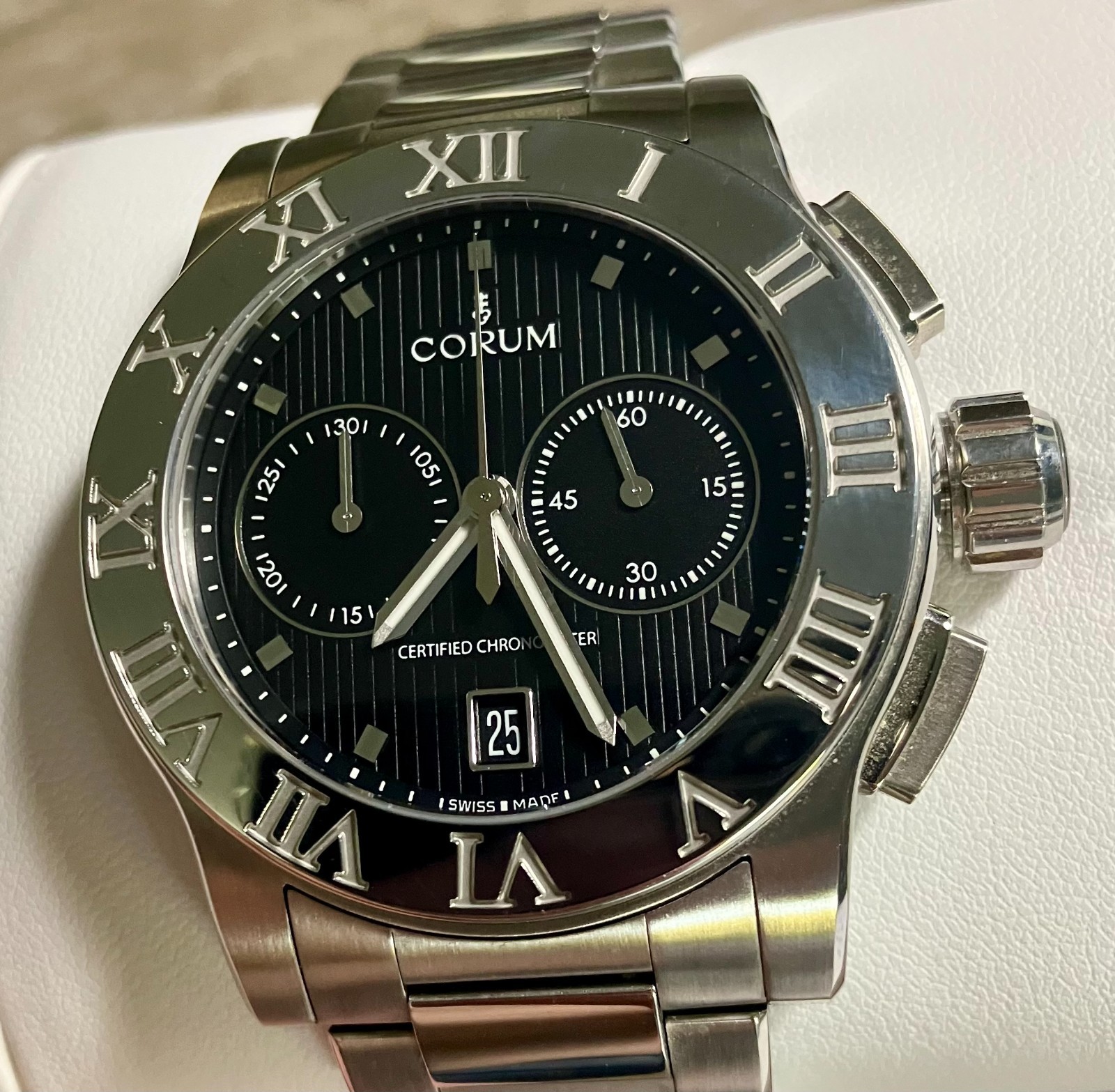 Corum Romulus (Romvlvs) Chronograph 984.715.20/0F01 BN77 COSC