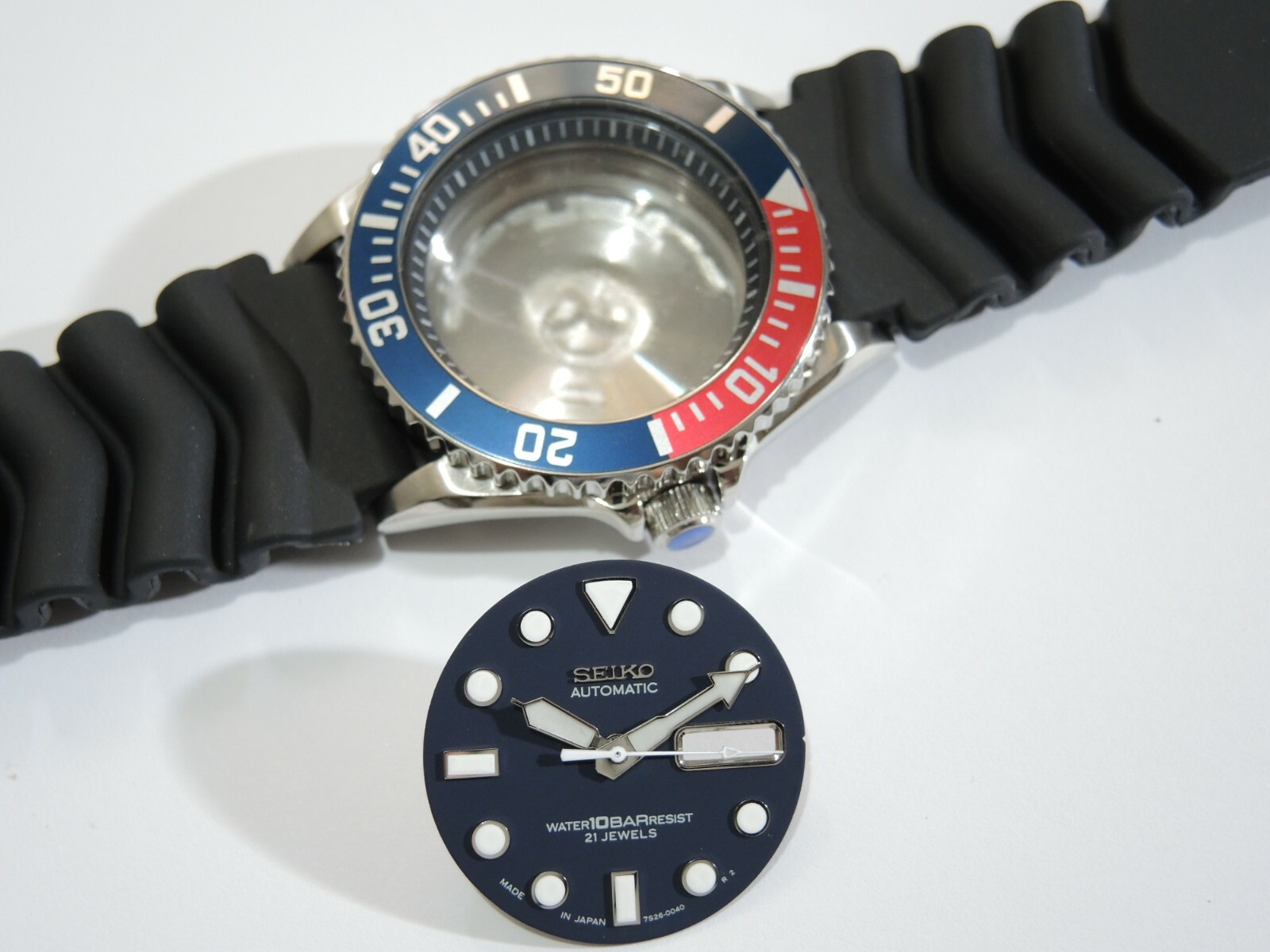 NEW STAINLESS CASE,CROWN,DIAL,HANDS,STRAP LARGE DIVERS 10BAR SKX032 (7S26-0040)
