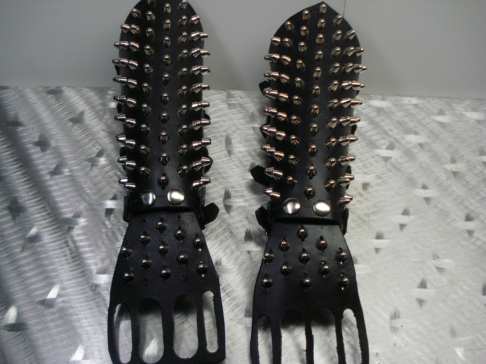 UNISEX LEATHER STUDDED FIST GAUNTLETS….BLACK METAL.(MDLUG0175)….. RAVEN’S