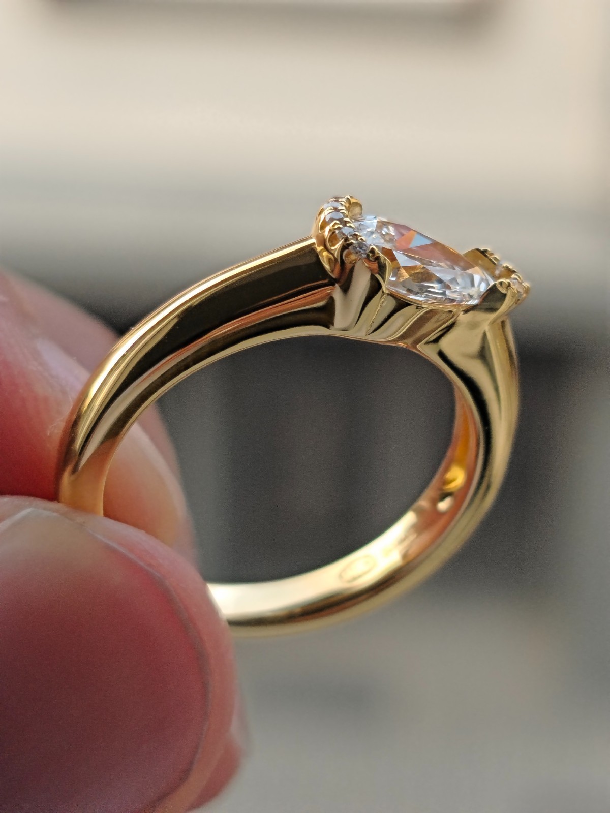 18K Yellow Gold Solitaire Ring 1.01ct Pear Diamond (Brown) IGI Size 5,6,7,8,9,10