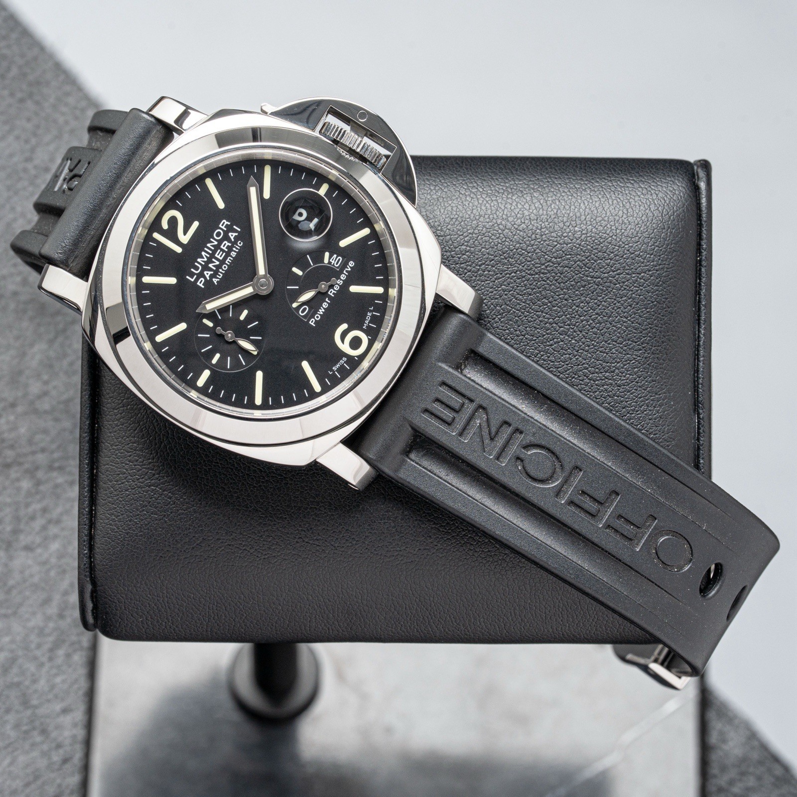 Panerai Luminor Men’s Black Watch with Rubber Strap – PAM00090