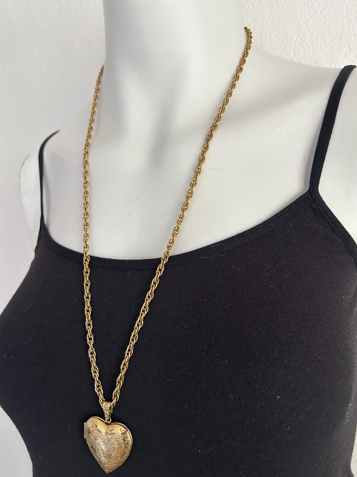 Vintage 1928 Jewelry Gold Tone Etched Floral Heart Locket Pendant Rope Necklace