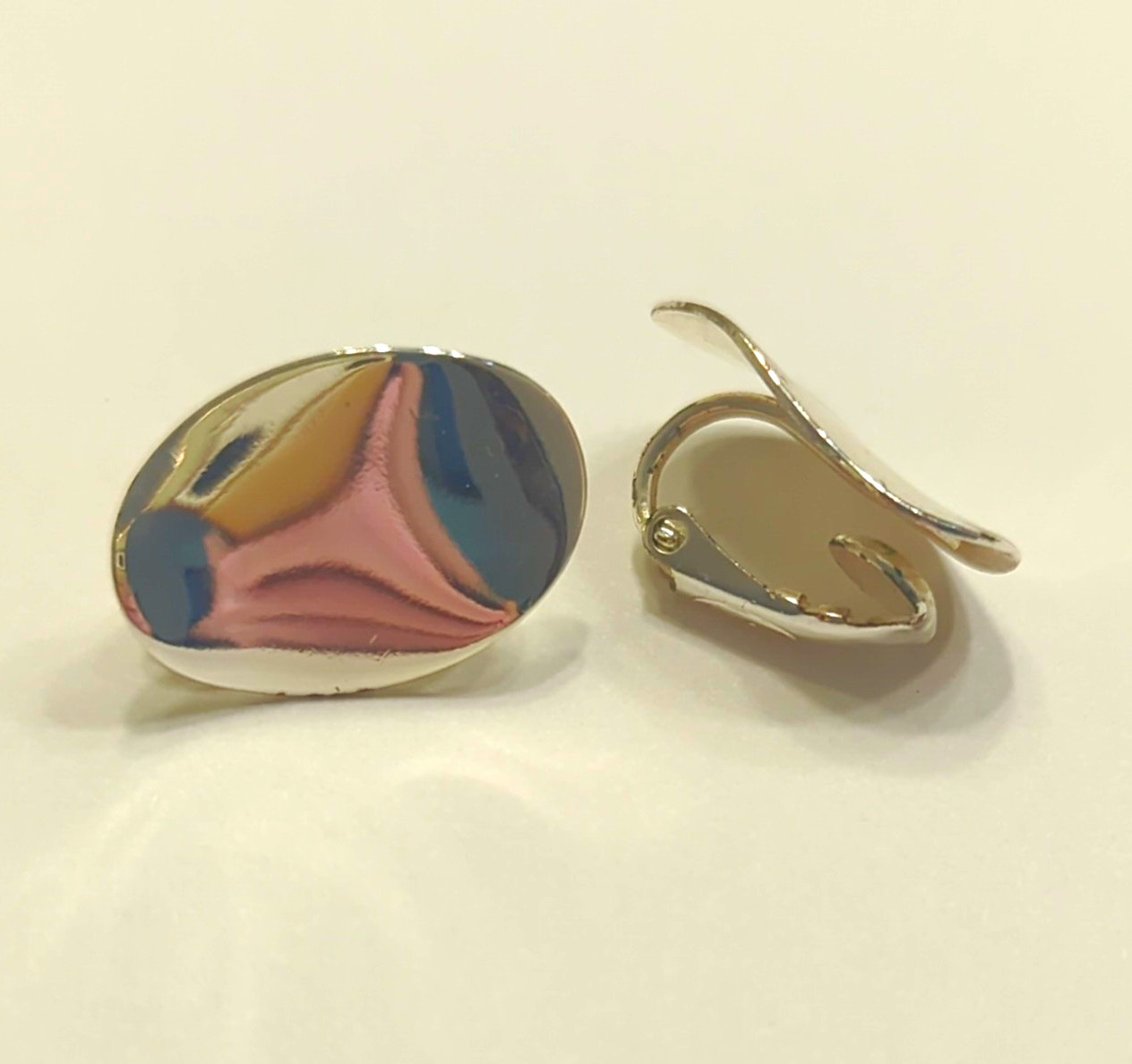 Vintage Sarah Coventry “Silver Liquid Teardrop” Smooth Modernist Clip On Earring