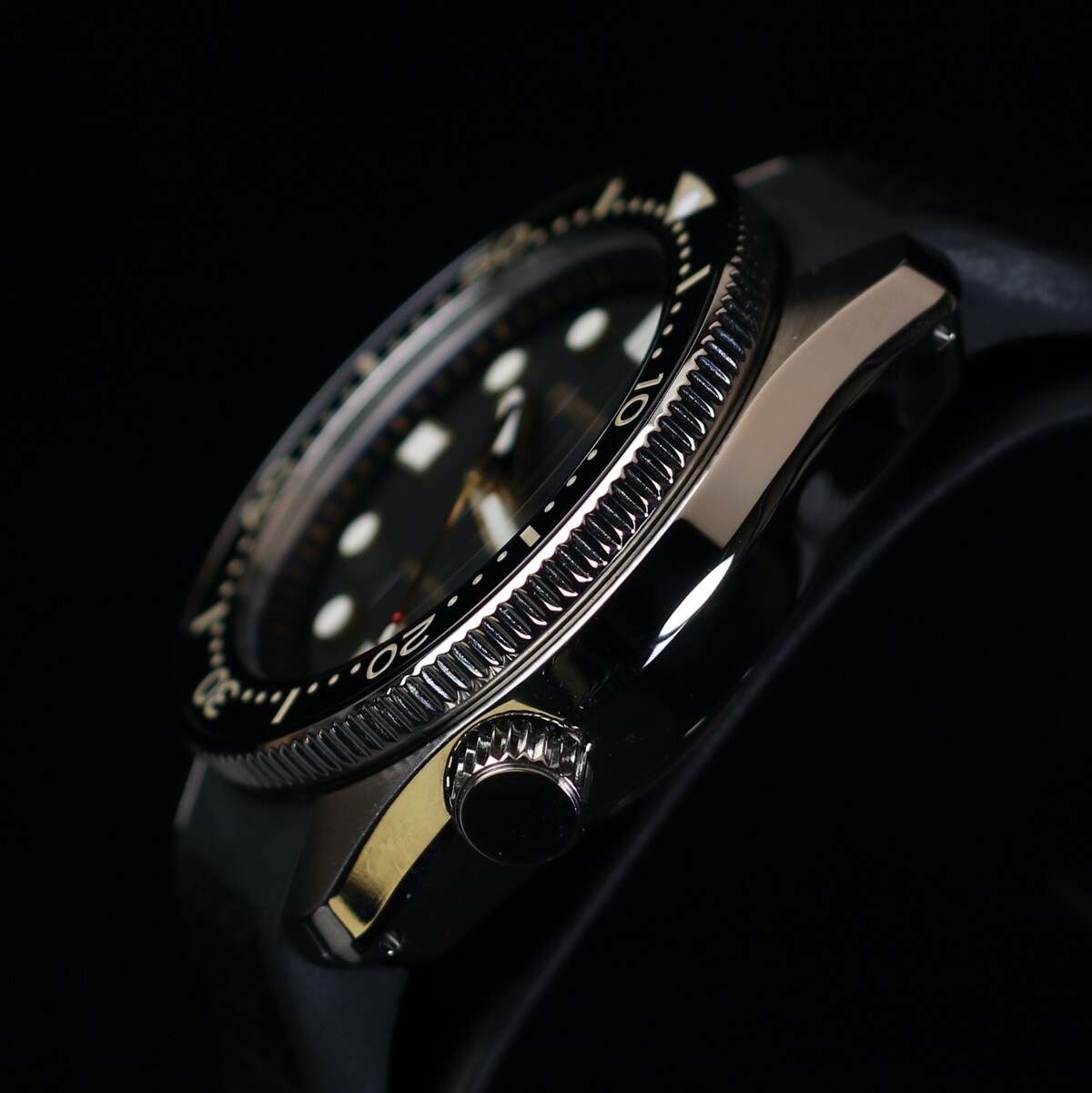 SLA025 Homage Titanium Grade 5 Solid endpiece 19mm waffle strap Gold dial