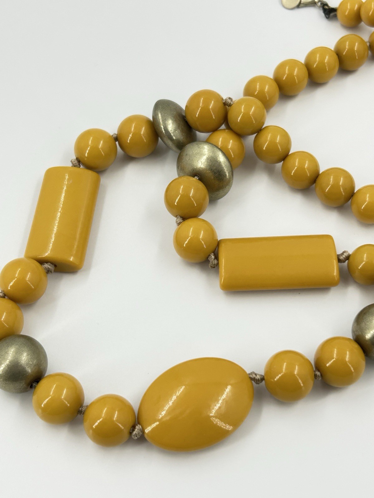 Modern TRIFARI Chunky Acrylic Mustard Yellow & Gold Tone Necklace Womens 34 Inch