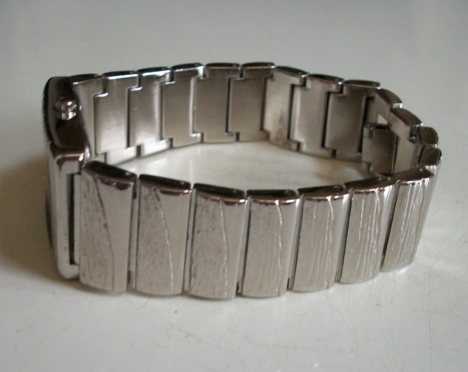 MEN’S SILVER FINISH NUGGET STYLE VIRGIN MARY GUADALUPE FASHION WATCH