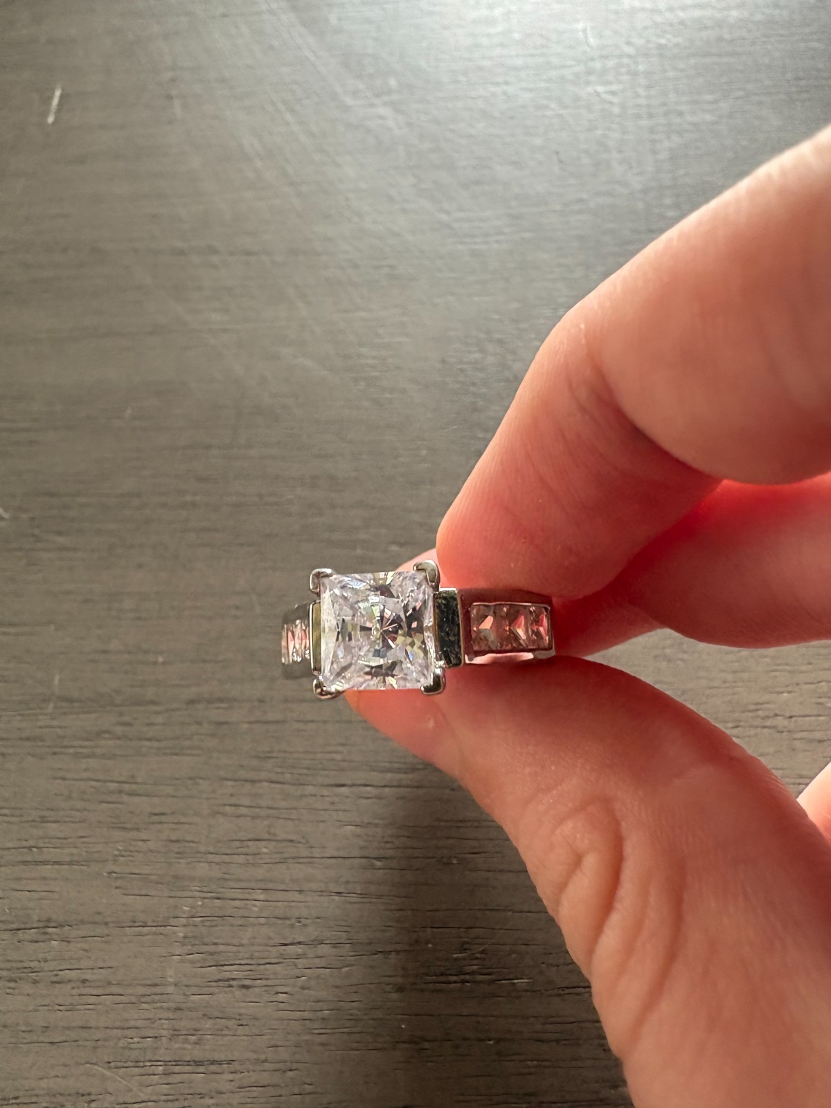 ring in nice condition silver band white diamond size 9.25