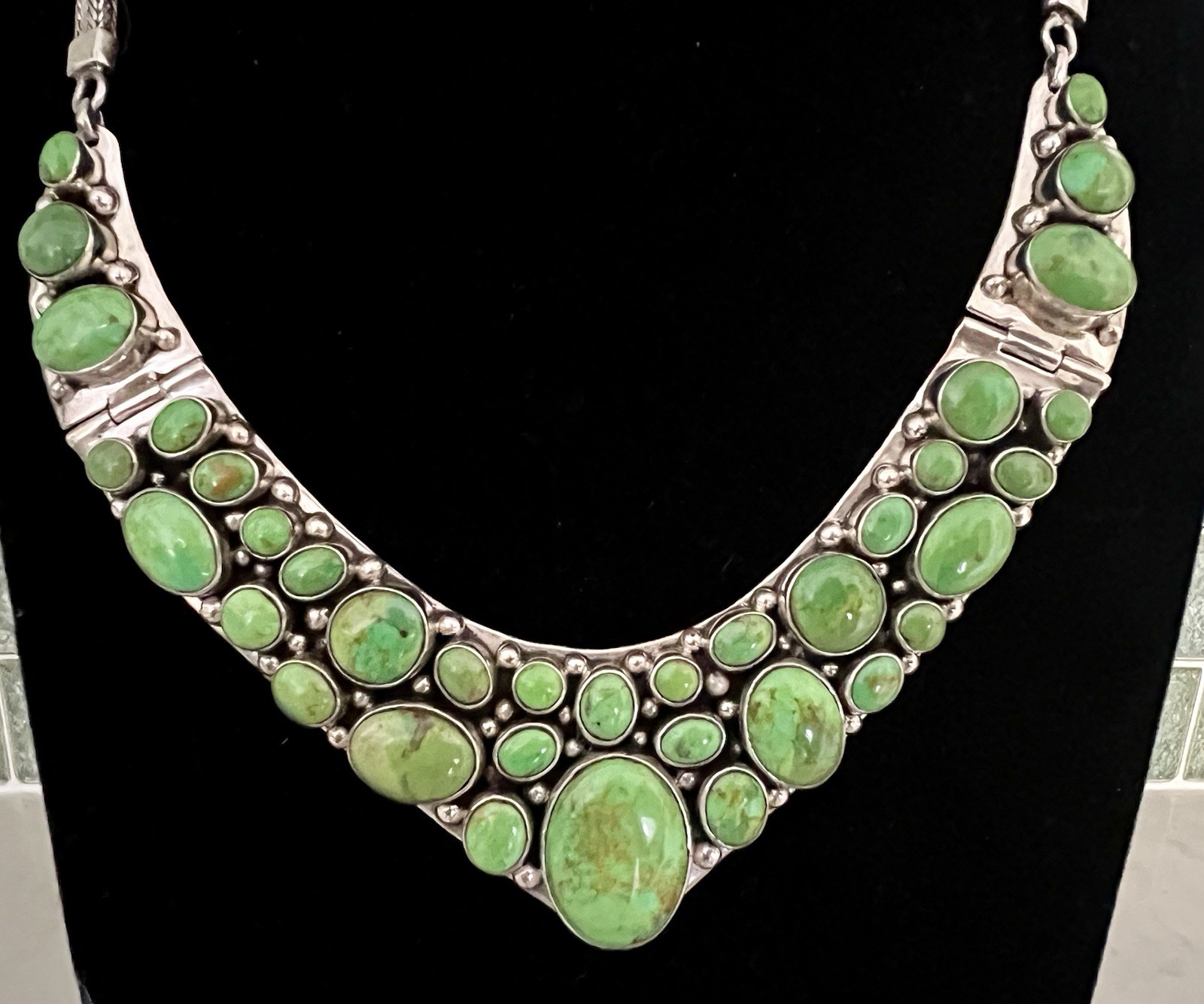 SOUTHWEST STYLE LIME GREEN TURQUOISE STERLING SILVER ARTISAN BIB COLLAR NECKLACE