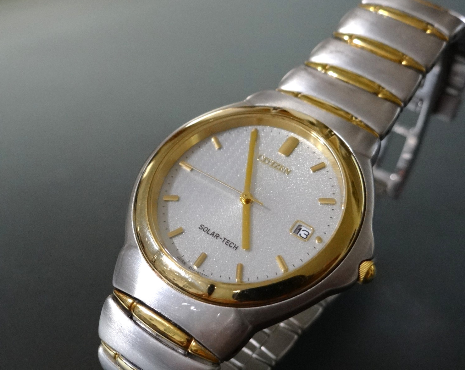 CITIZEN ECO-DRIVE A114-H17974 Two-Tone Gray Gold Band 36mm Watch 6.75″ wrist
