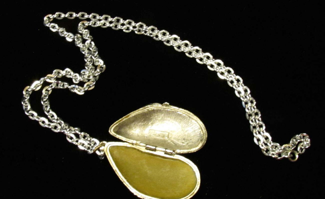 VTG Estee Lauder Aliage Mussel Shell Perfume Locket Pendant Necklace w/Perfume