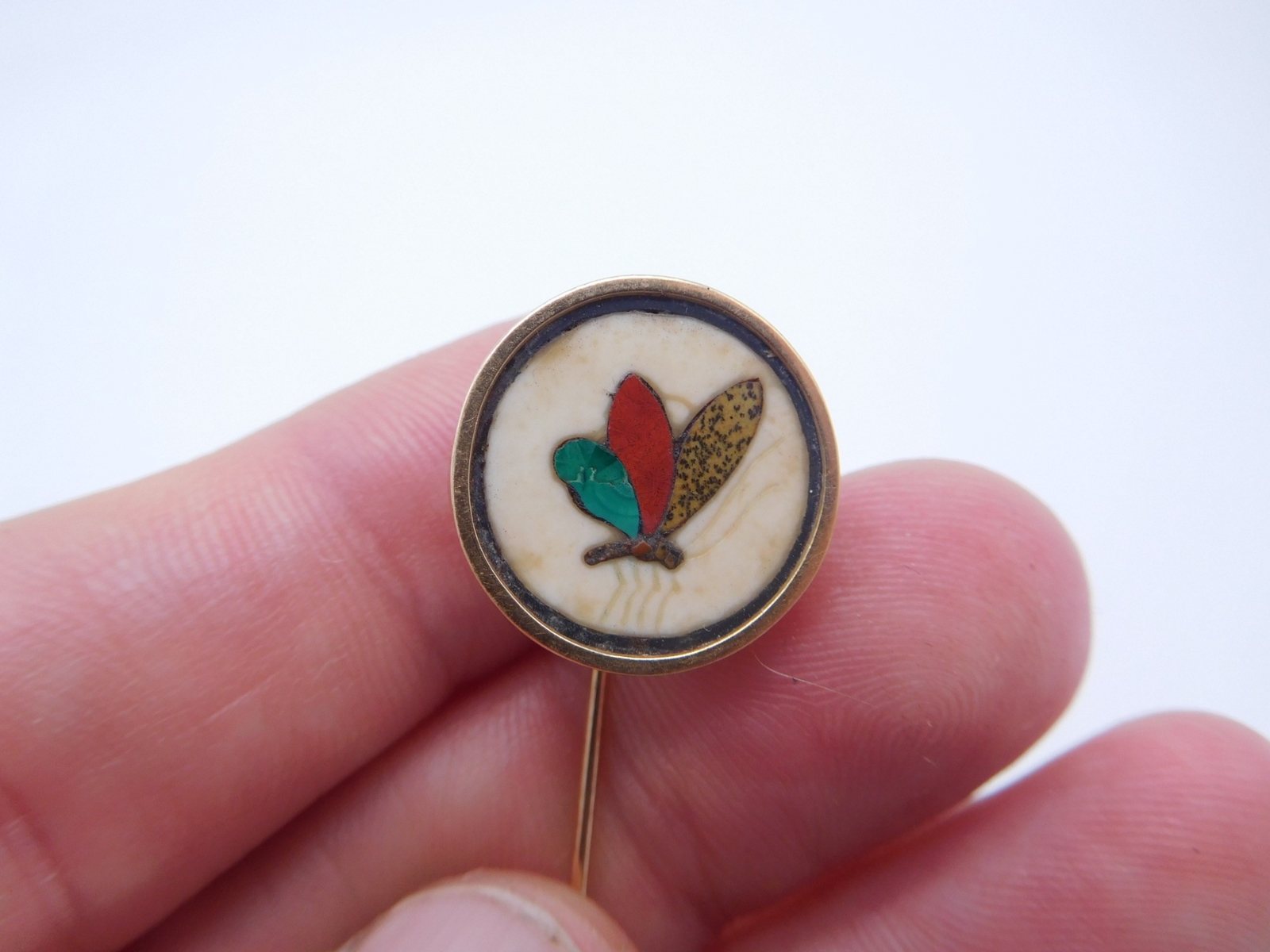 LOVELY VICTORIAN 10K GOLD PIETRA DURA BUTTERFLY BUG HAT STICK PIN