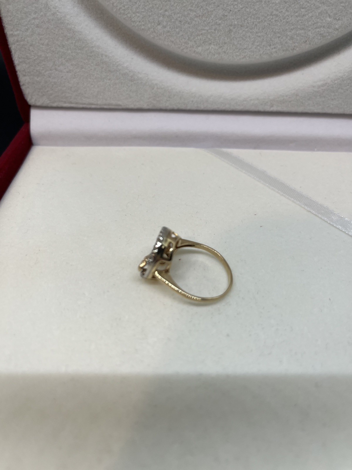 14K Yellow Gold Diamond Horse and Horseshoe Ring .12ctw Weight is 4.40 grams