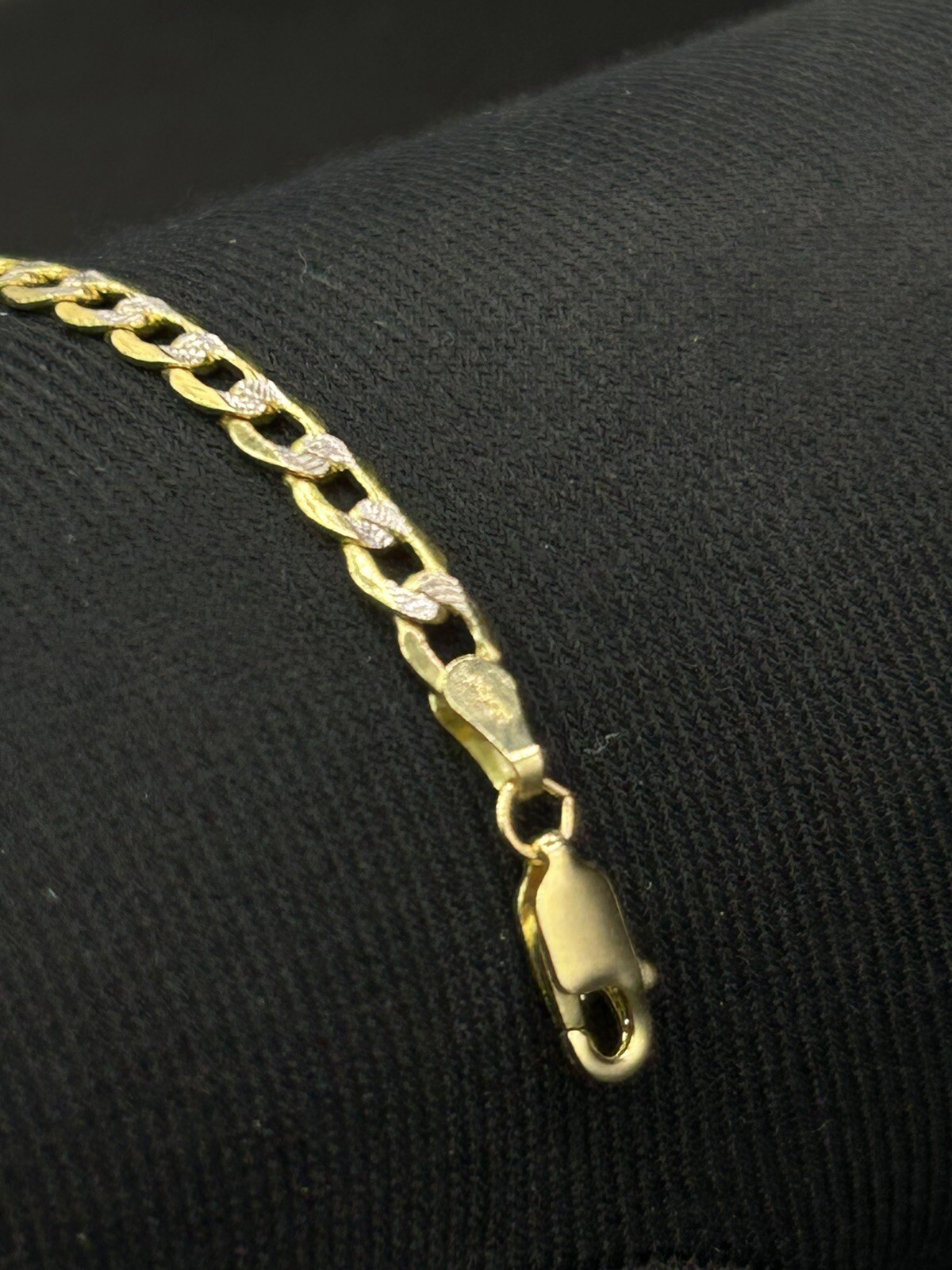 14k Solid Gold Diamond Cut Bevelled Curb Bracelet 7.2’in