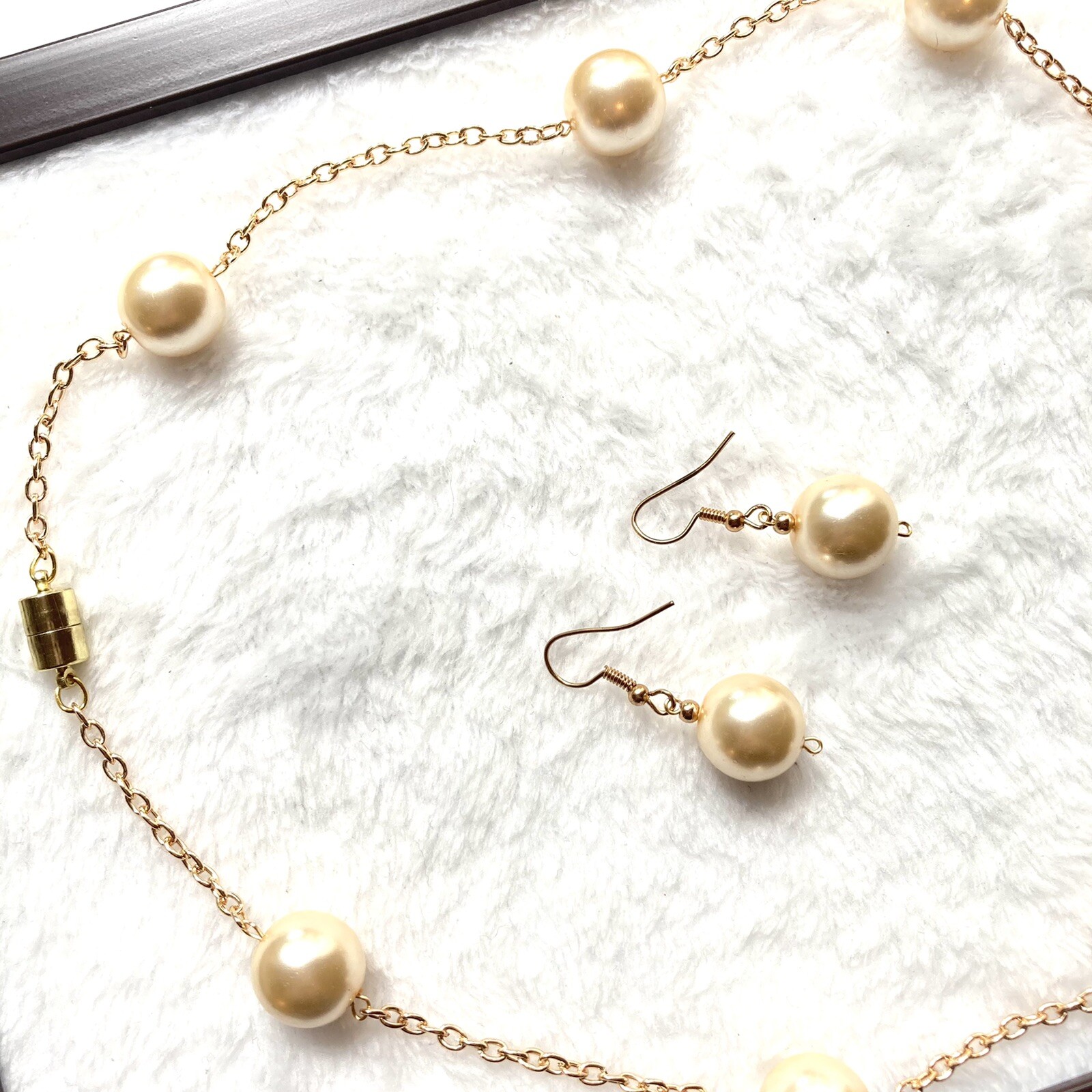 Pearls Necklace and Earrings Style – High Quality – Excellent
