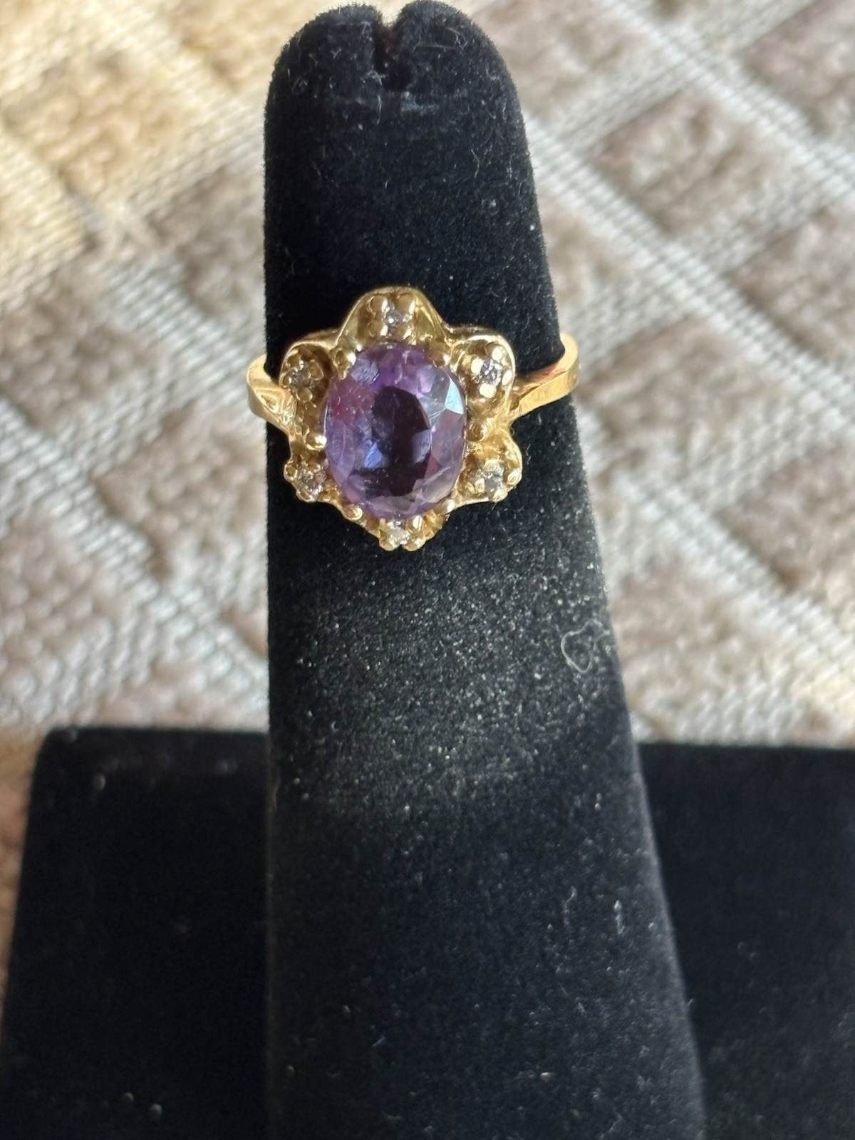 Amethyst Gemstone Gold Ring Diamonds 2.91 Grams