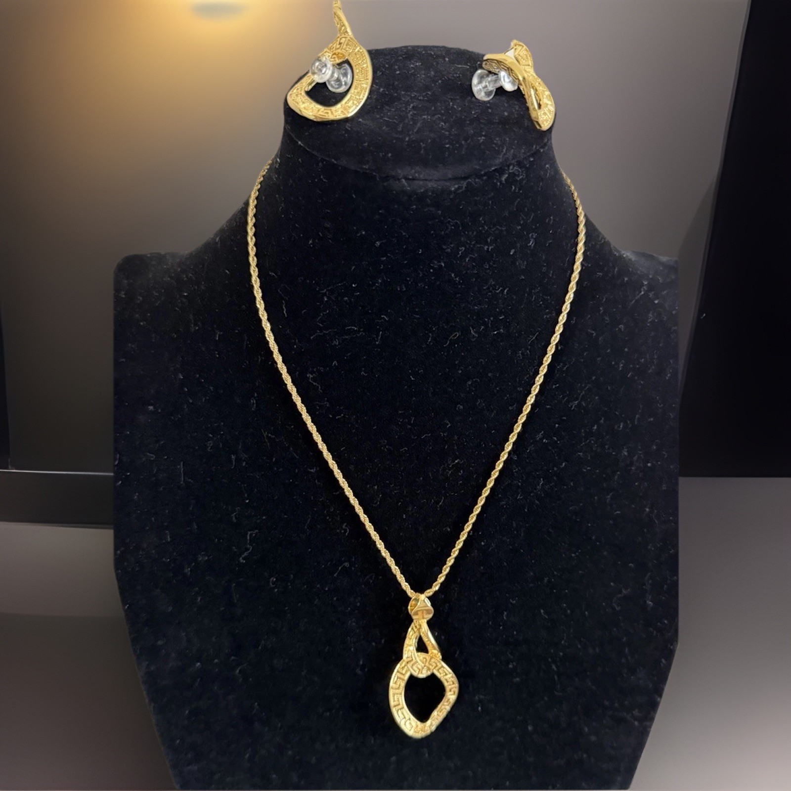 18 K Gold Plated High Quality Jewelry ,2 PC Set
